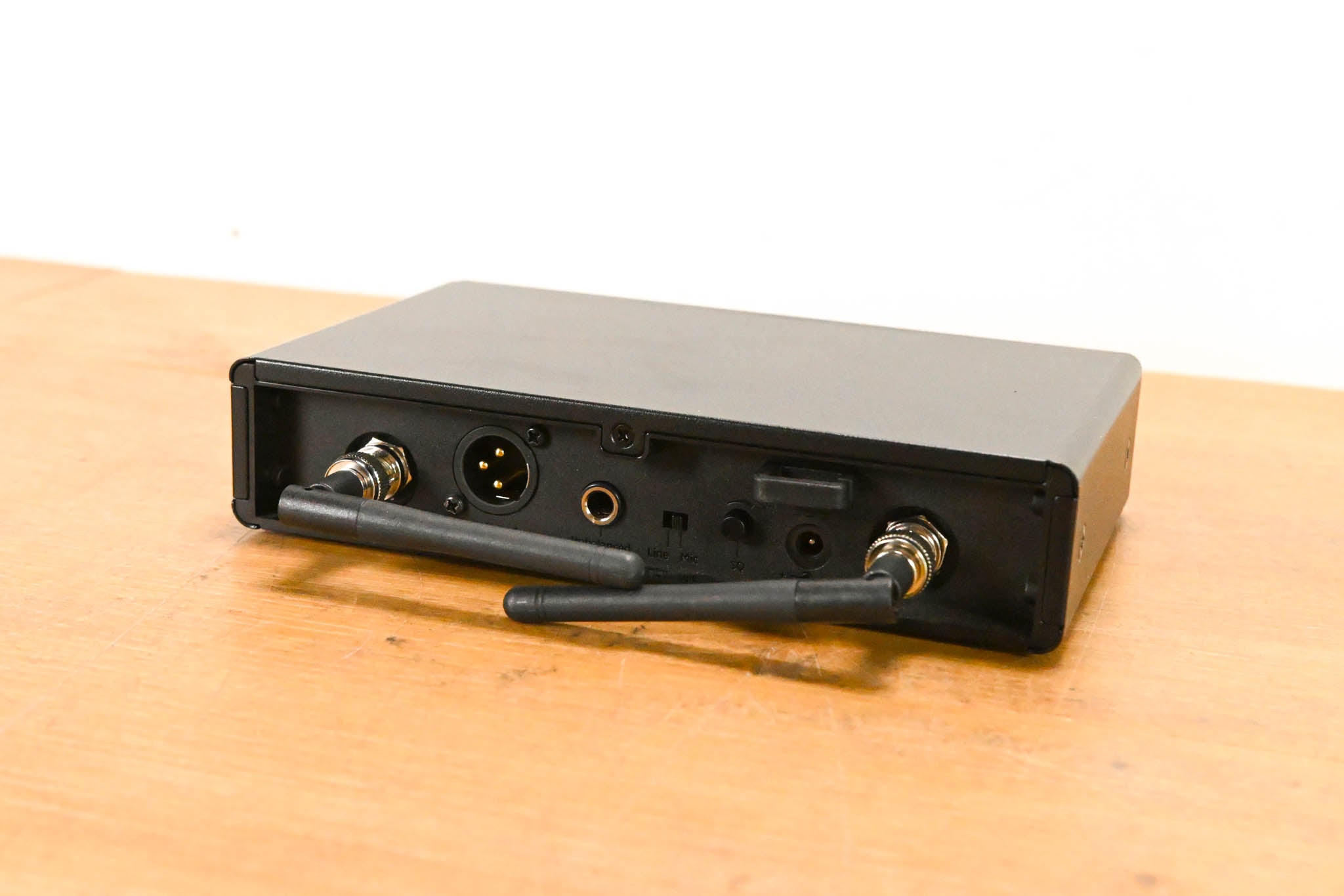 Sennheiser EM-XSW 2 Receiver w/ SK-XSW Bodypack A Range NO POWER SUPPLY