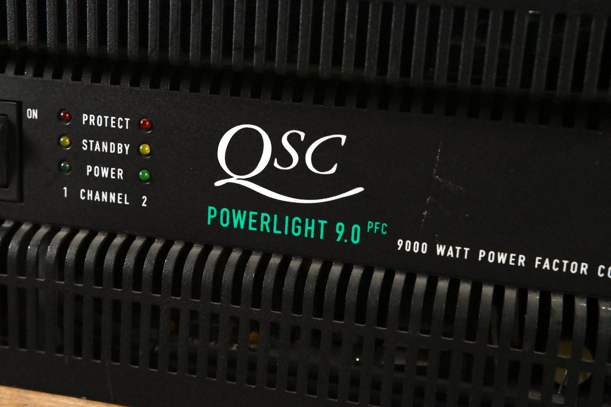 QSC PowerLight 9.0 PFC Power Factor Corrected 2-Channel Power Amplifier