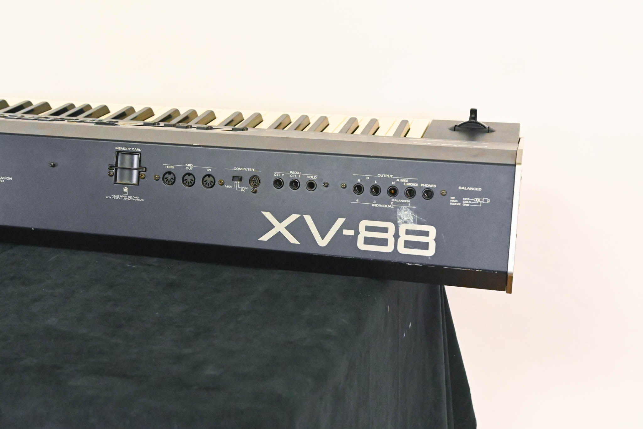 Roland XV-88 128-Voice Expandable Synthesizer