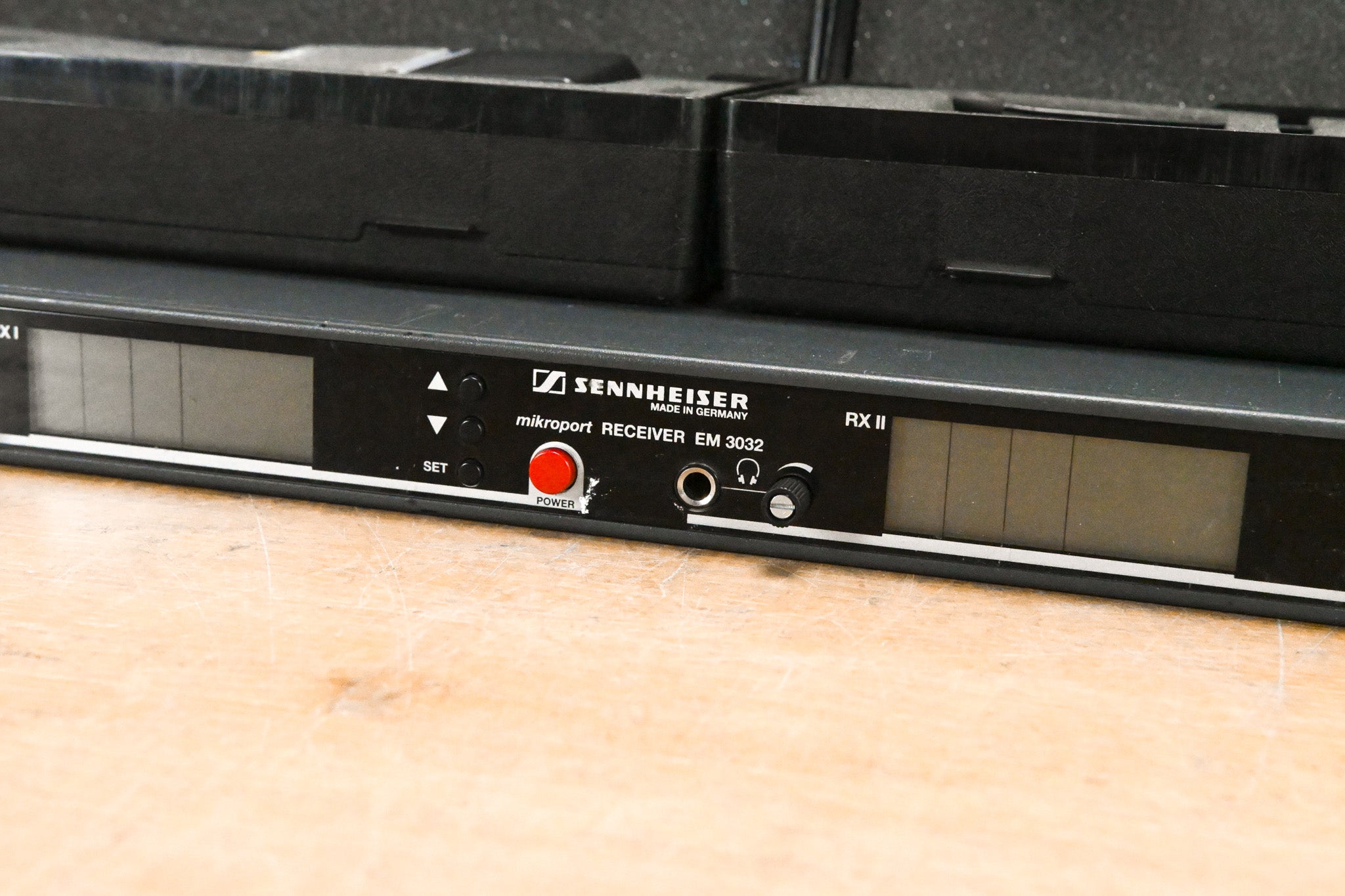 Sennheiser EM 3032-U Mikroport Receiver w/ SK250 Bodypacks 584-608 MHz