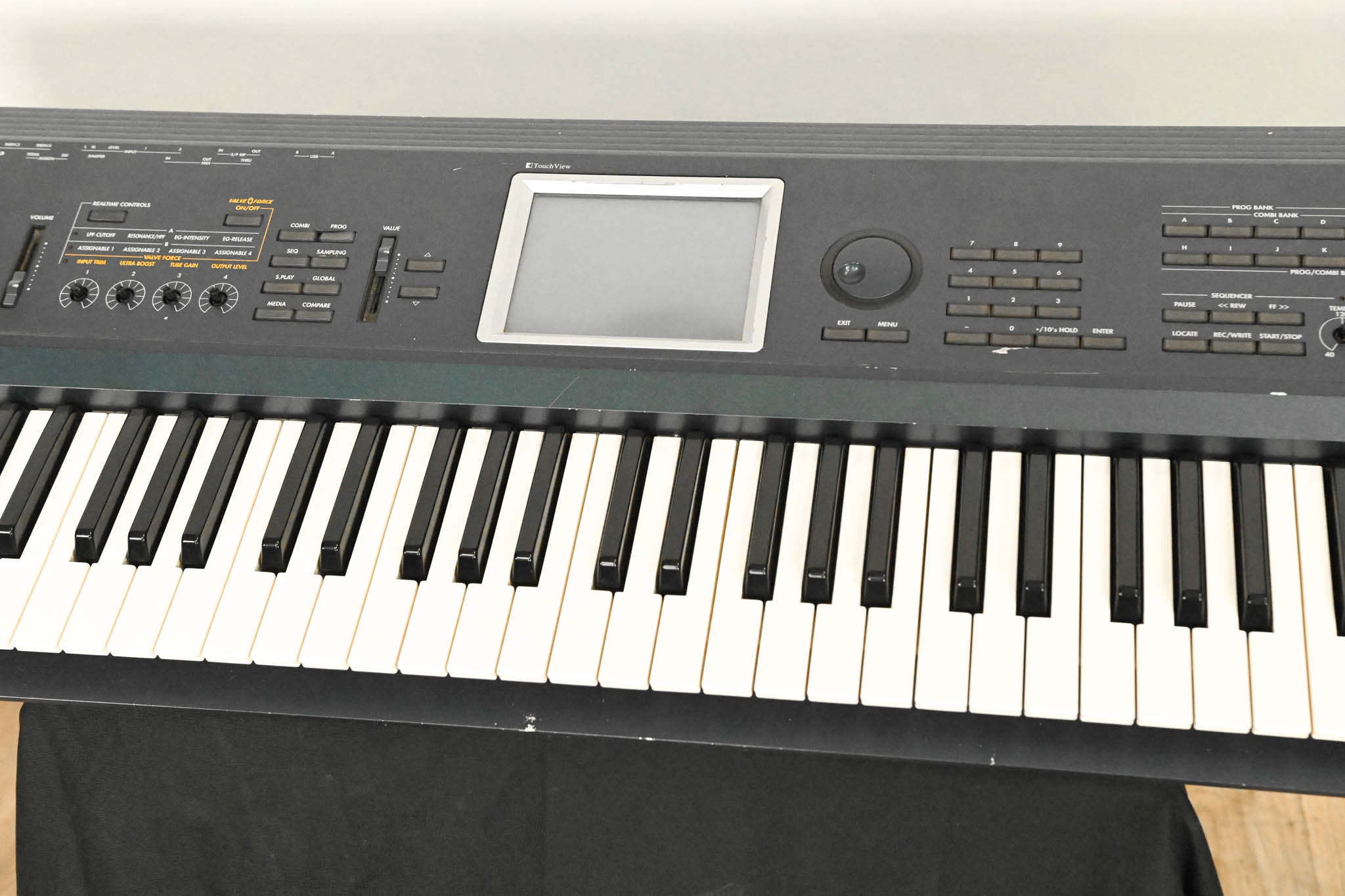Korg Triton Extreme 76 76-Key 120-Voice Polyphonic Workstation