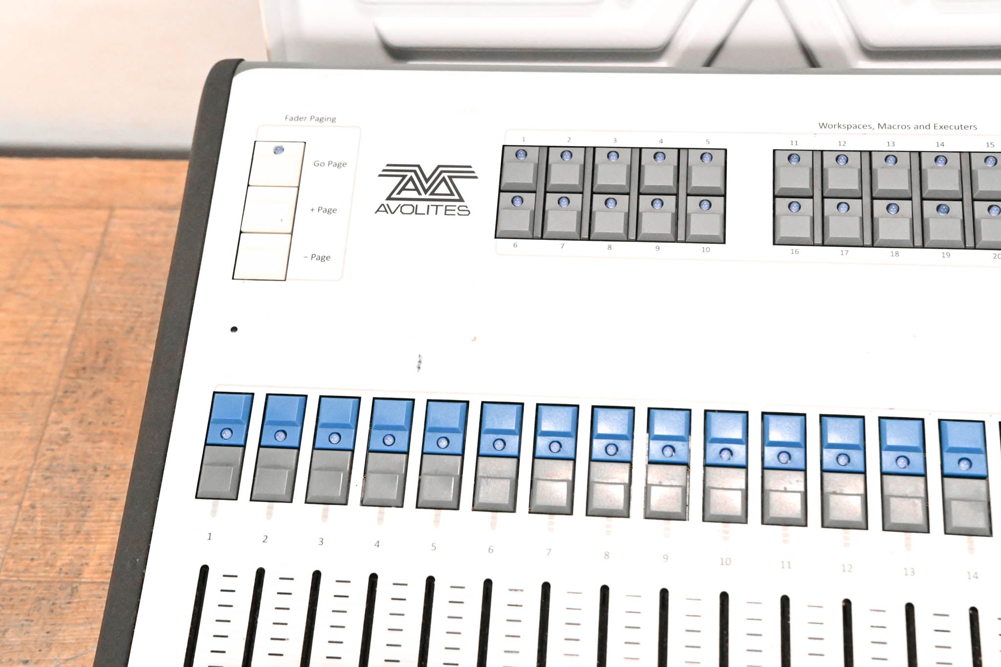 Avolites Titan Mobile Wing