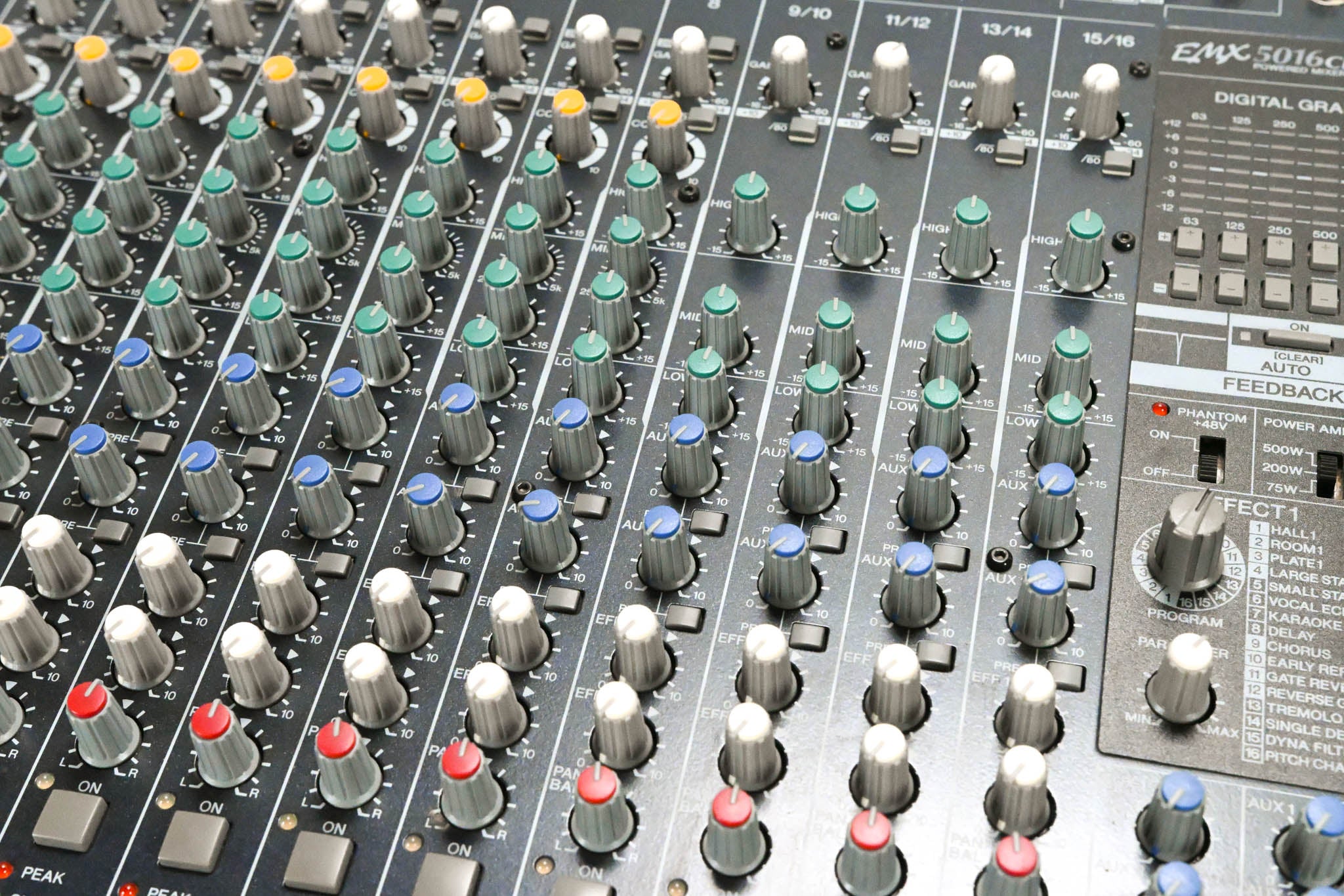 Yamaha EMX5016CF 16-Channel 1000W Power Mixer