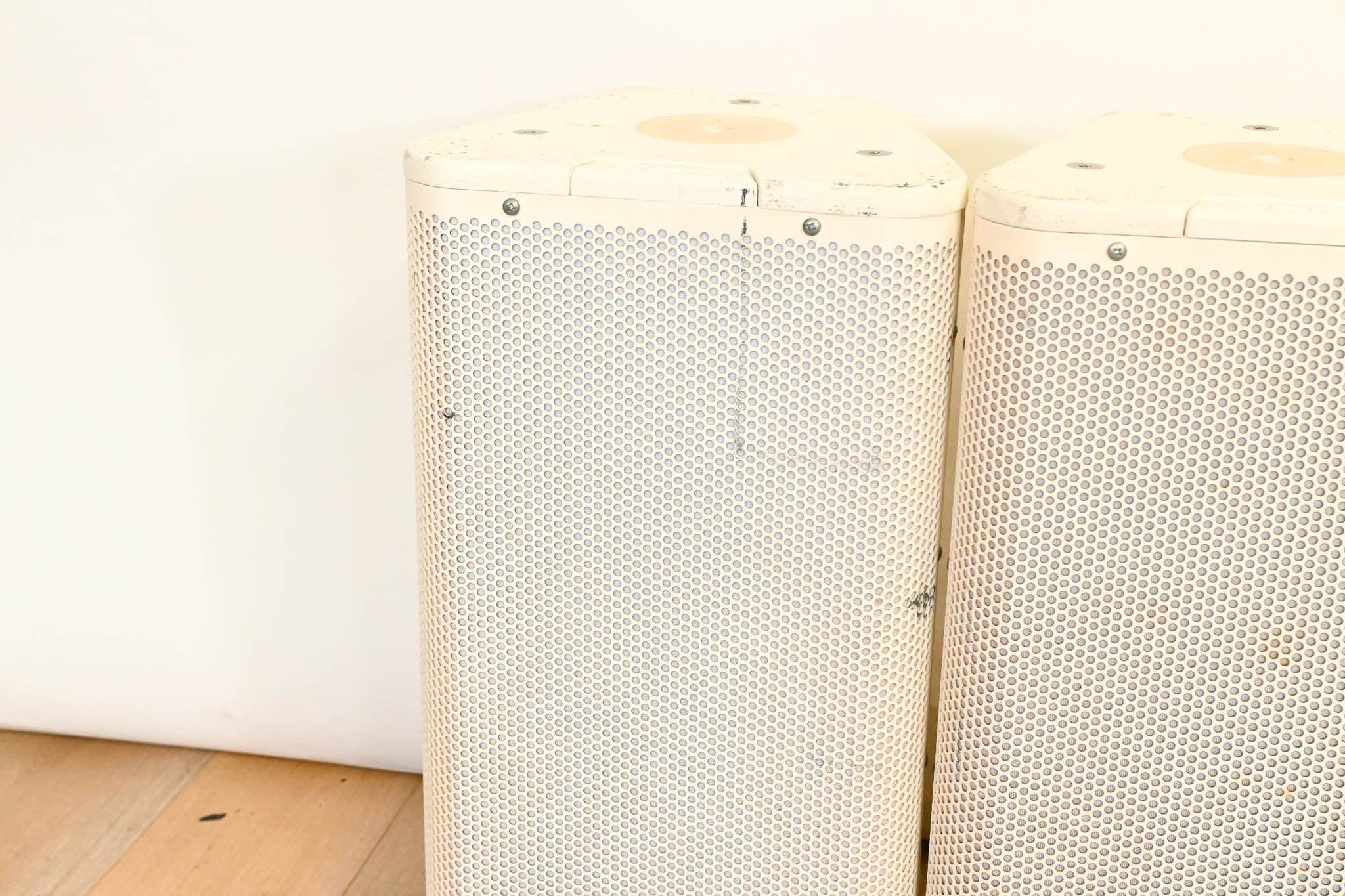QSC AP-5102 2-Way Acoustic Performance Loudspeaker - White  (PAIR)