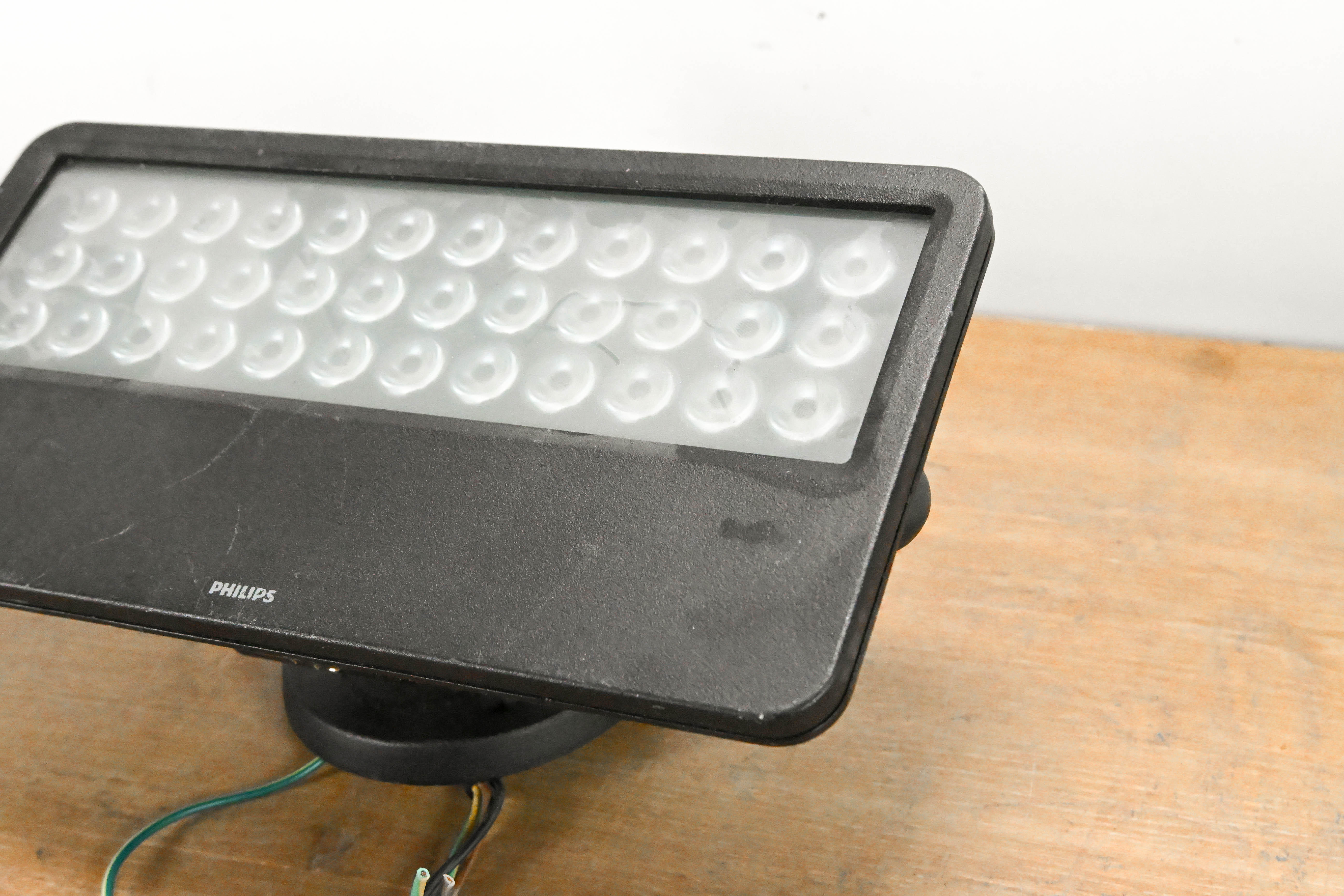 Philips iW Blast Powercore 21° Frosted Lens LED Fixture - Black