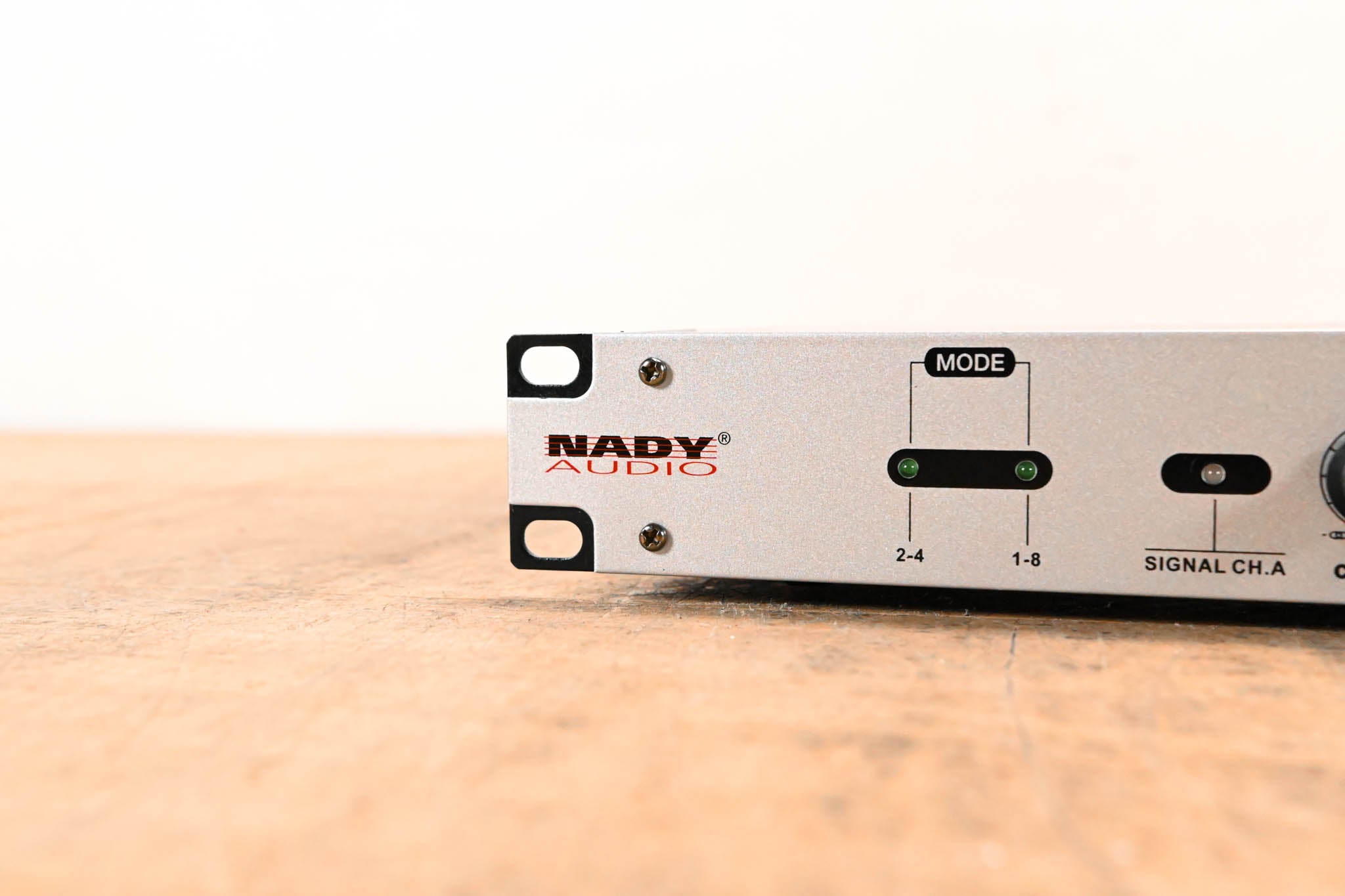 Nady SD-2418 Stereo Signal Distribution