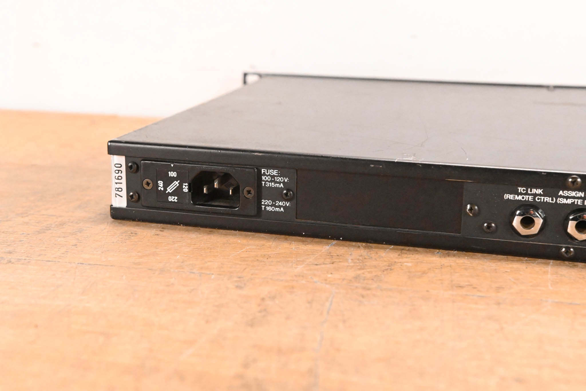 TC Electronic TC 1128 Programmable 28-Band Graphic EQ/Spectrum Analyzer