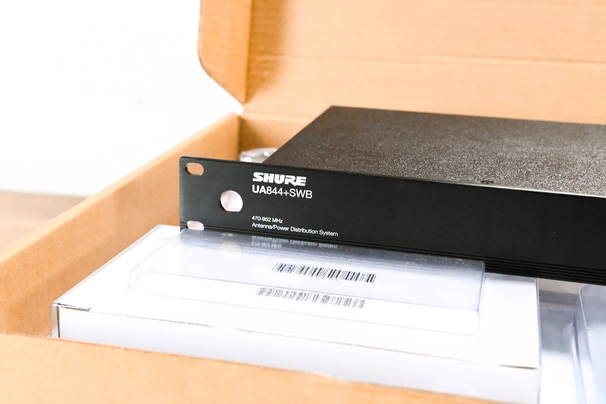 Shure UA844+SWB UHF Wideband Antenna Distribution System