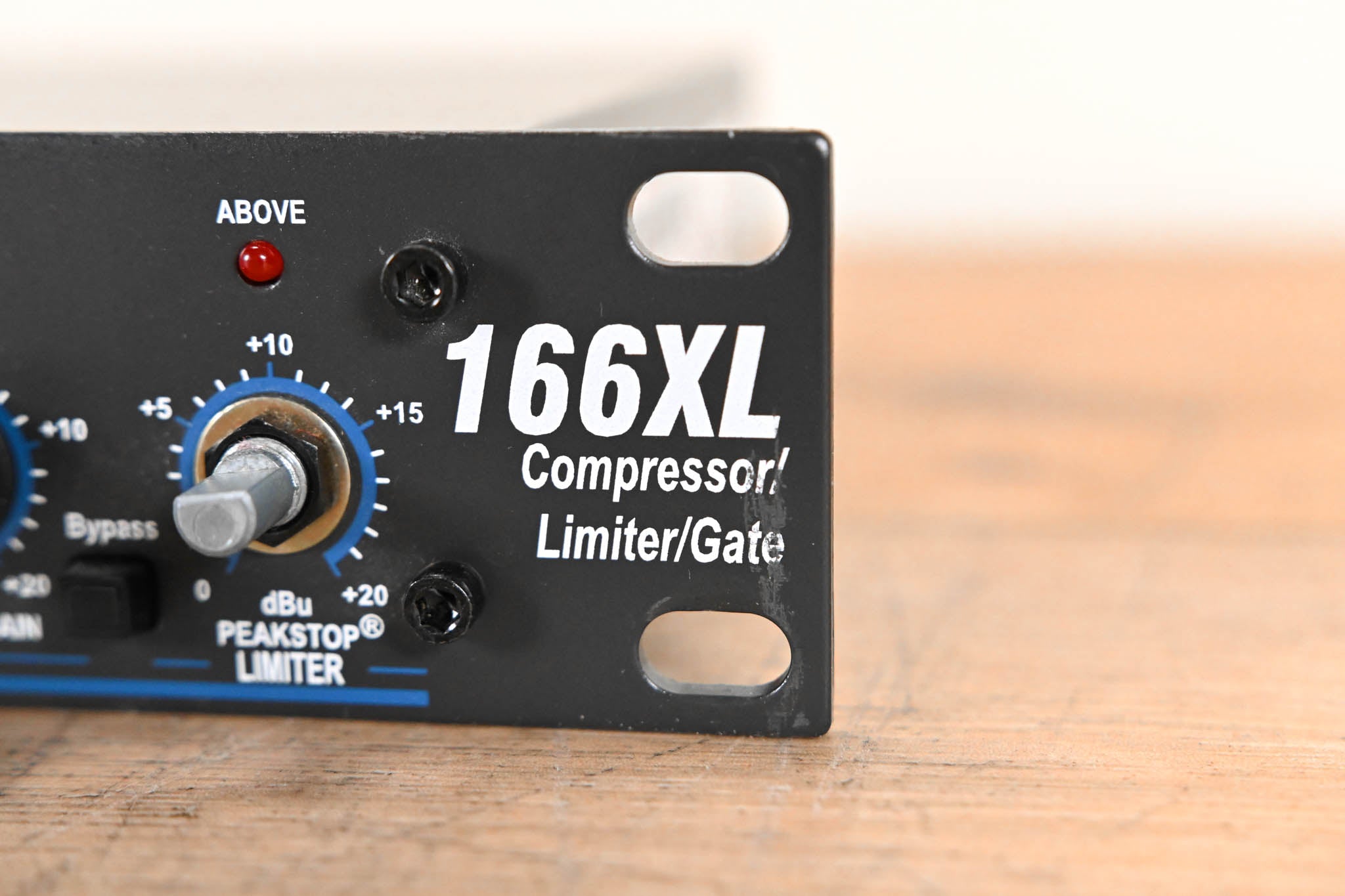 dbx 166XL 2-Channel Compressor/Limiter/Gate