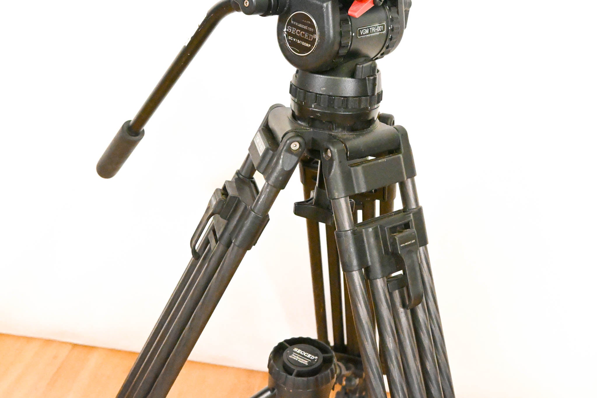 Secced SC-V15/100RP 100mm Fluid Head w/ Tripod Legs, Spreader & Case