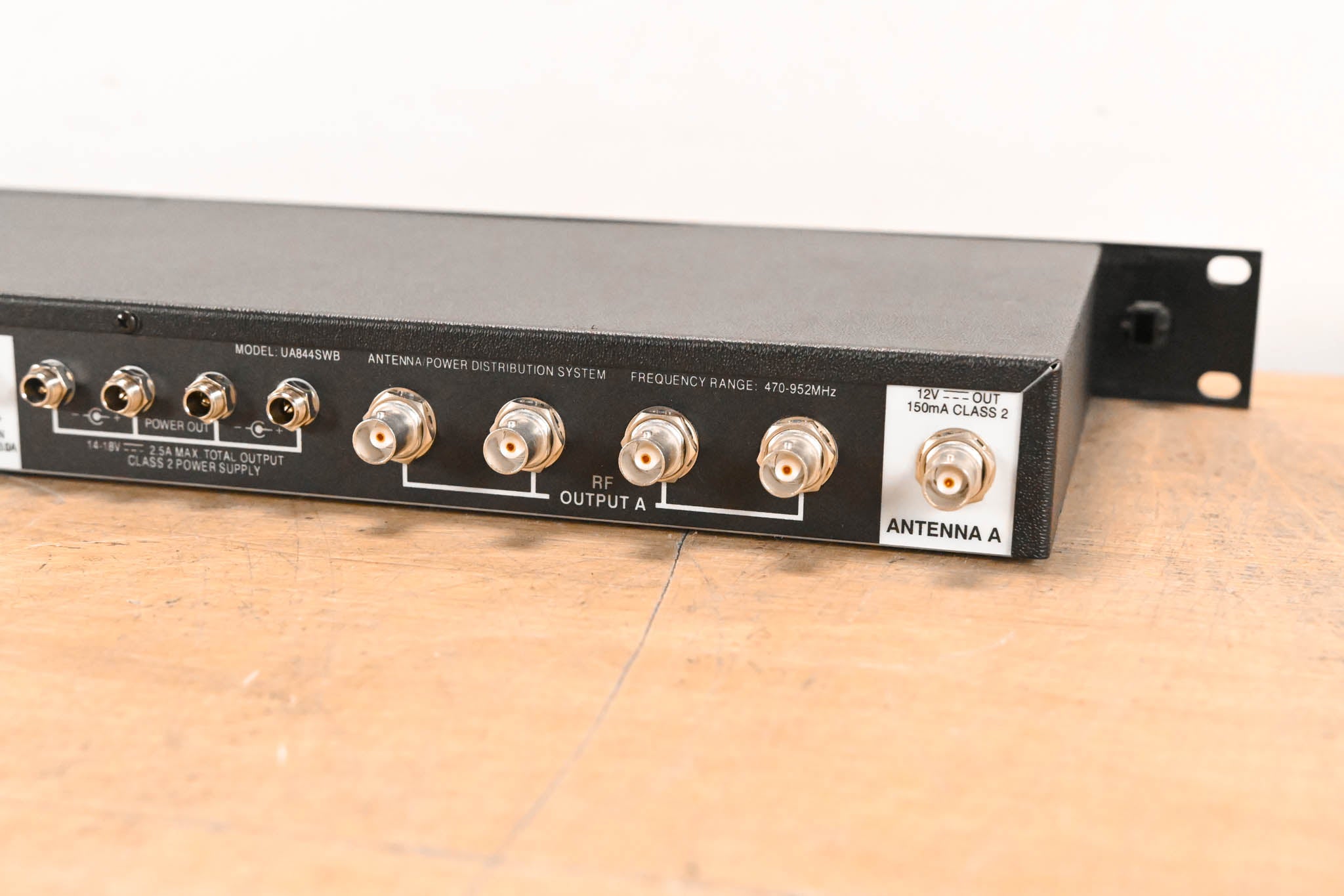 Shure UA844SWB Antenna Distribution System - 470-952 MHz (NO PSU)