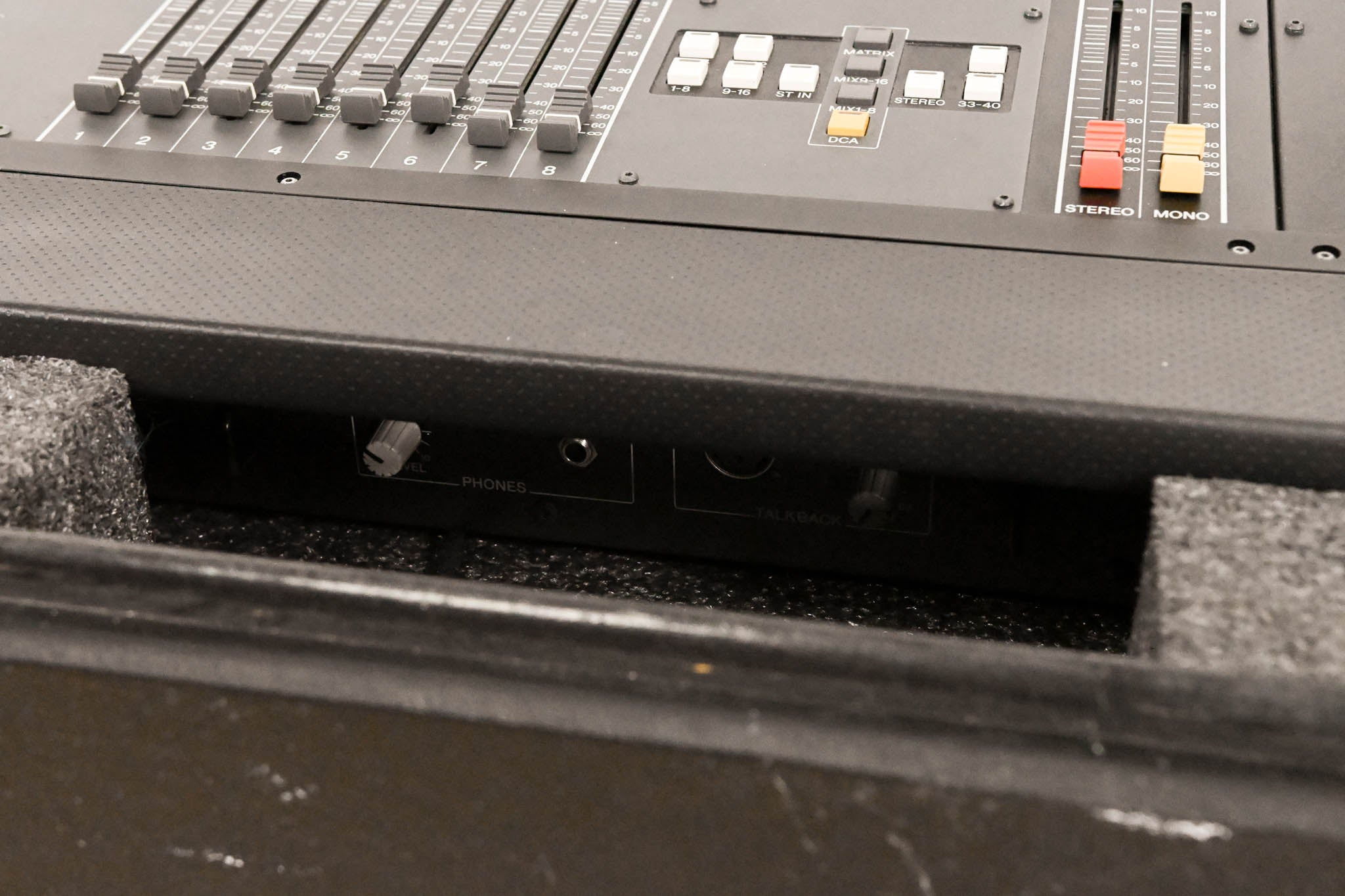 Yamaha M7CL-48 48-Channel Digital Audio Mixing Console with Road Case