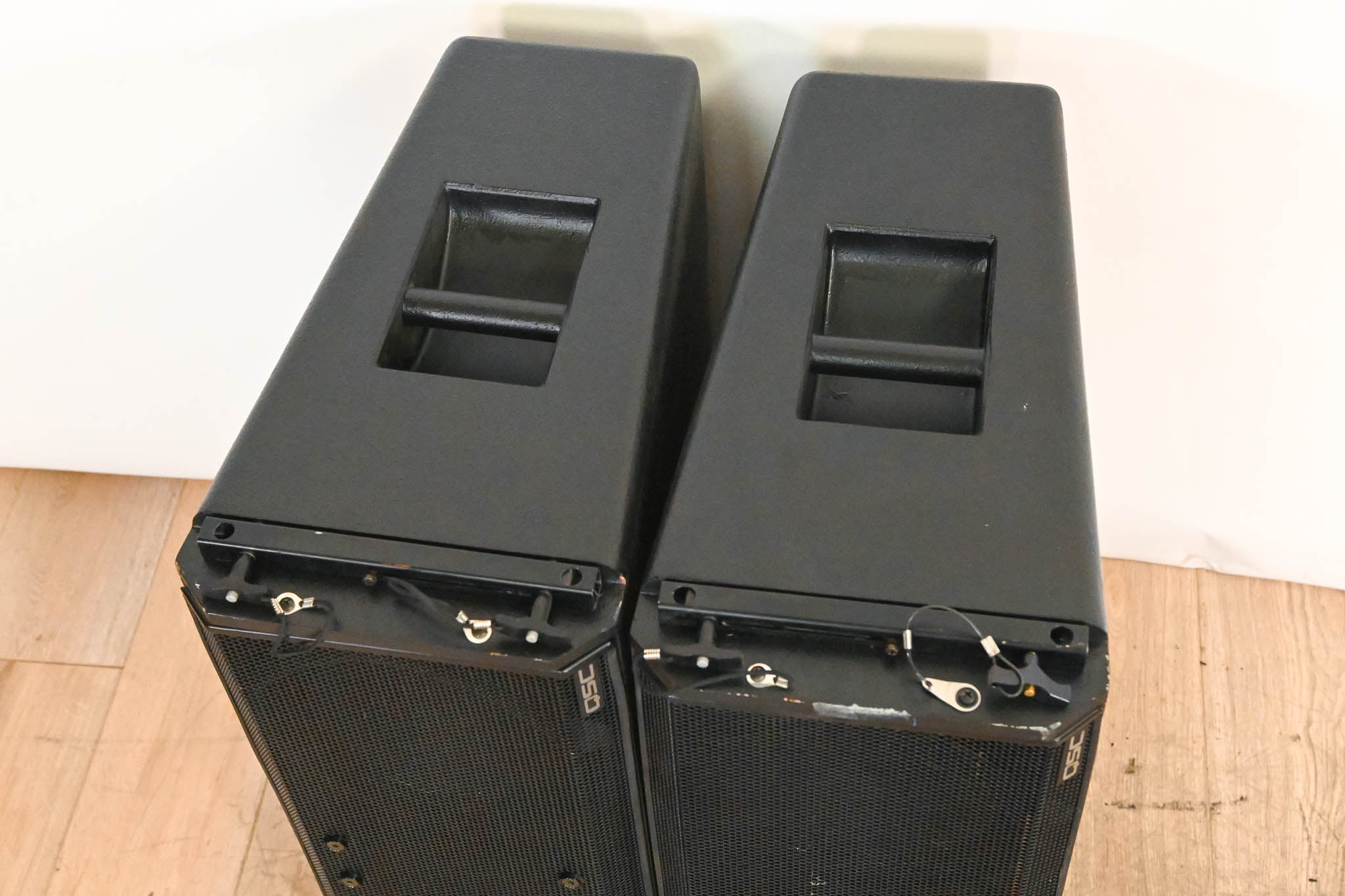 QSC WideLine-10 Dual 10-Inch Wide Line Array Speaker (PAIR)