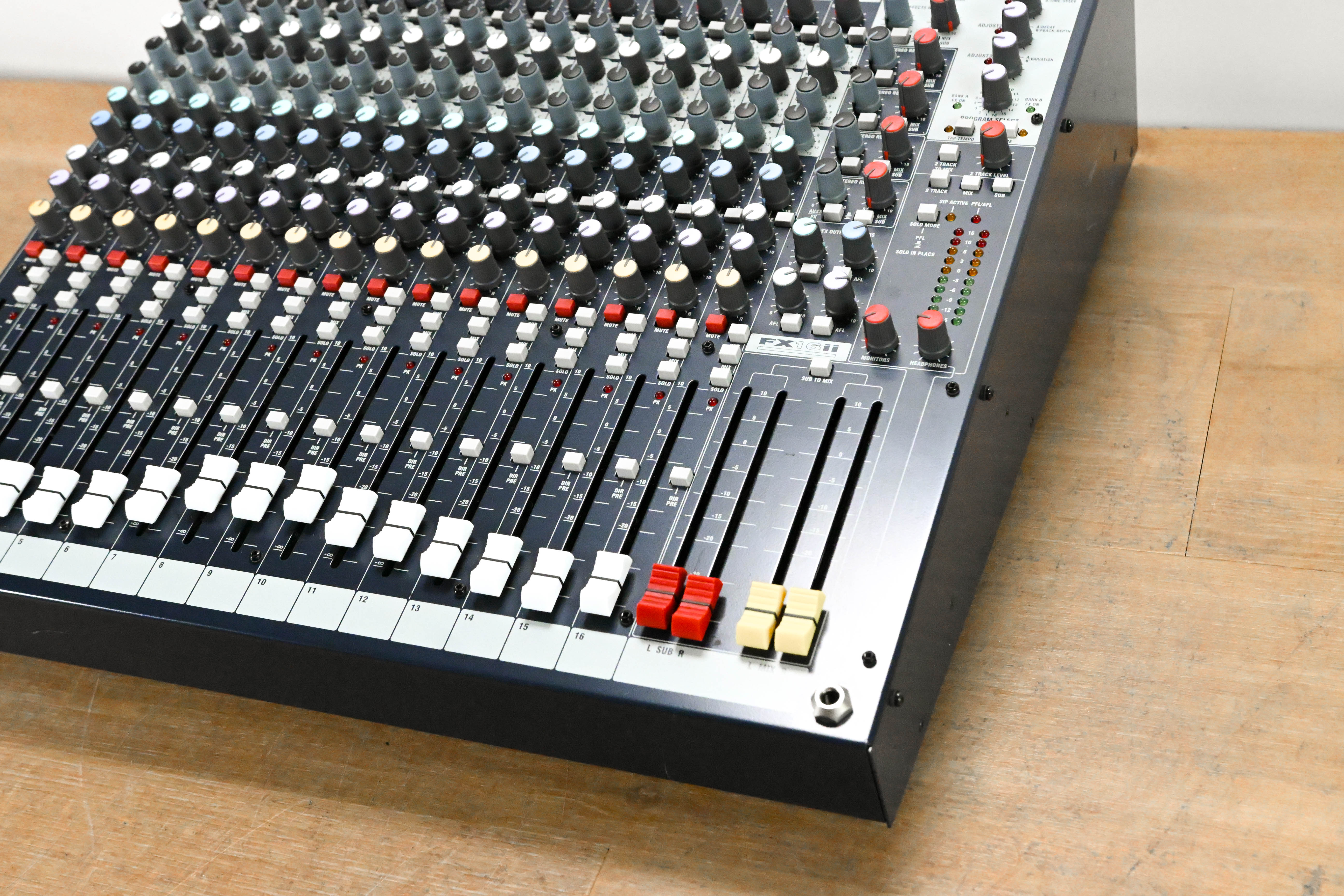 Soundcraft FX16ii 16-Channel Analog Audio Mixer