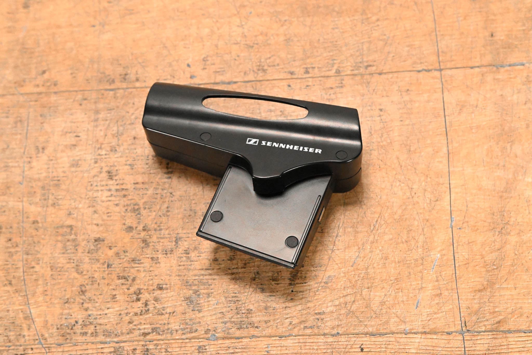 Sennheiser LA 2 Charging Adapter