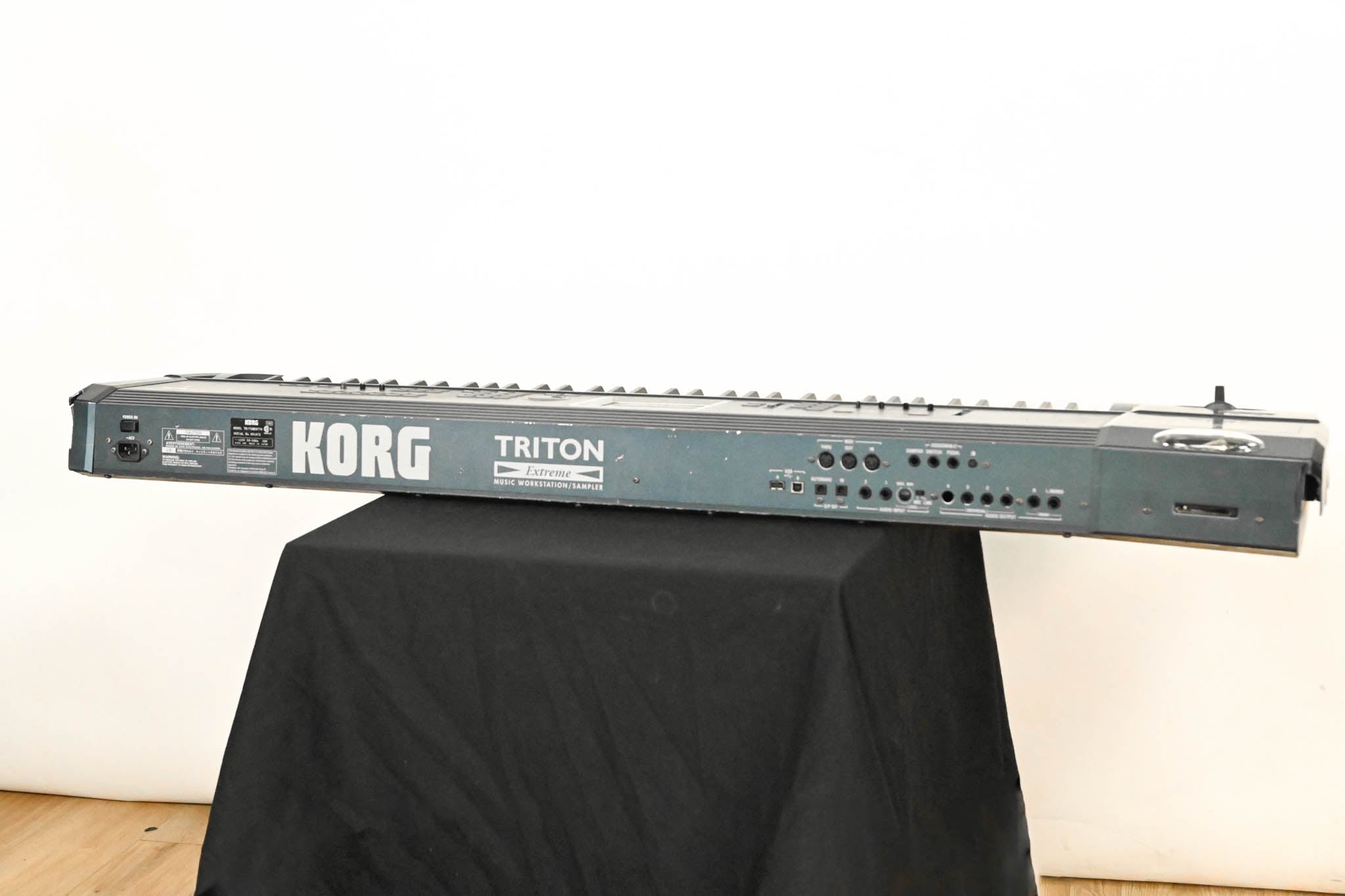 Korg Triton Extreme 76 76-Key 120-Voice Polyphonic Workstation