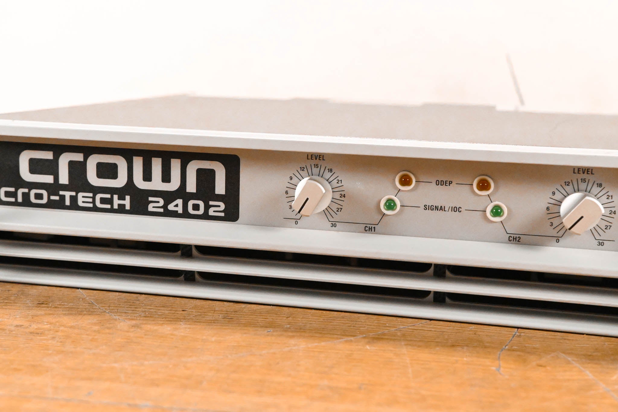 Crown Macro-Tech 2402 2-Channel Power Amplifier