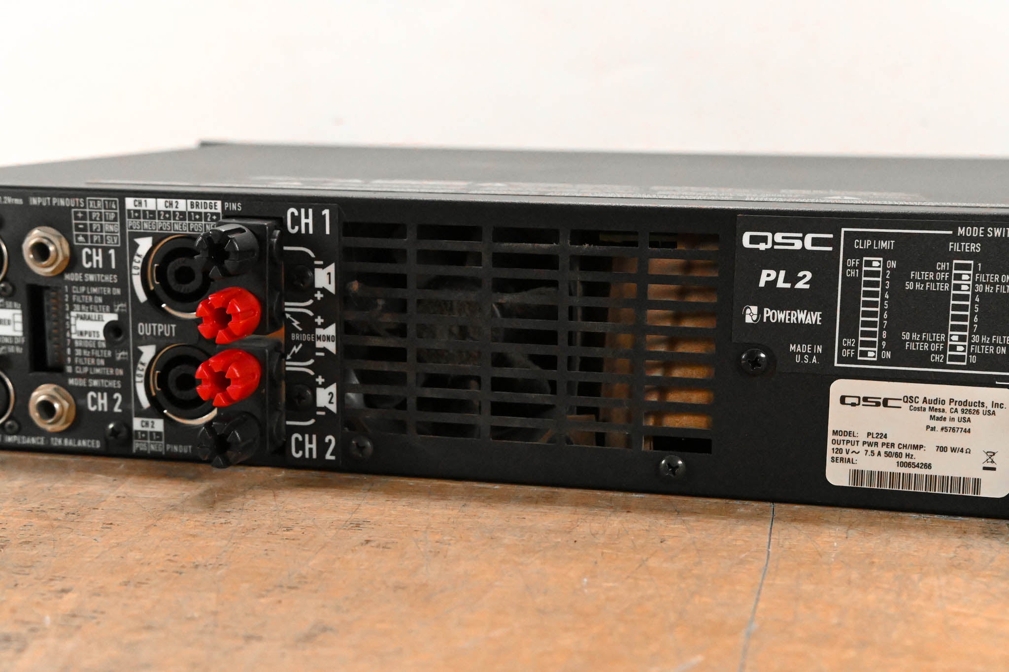 QSC PL224 PowerLight 2 Series 2-Channel Power Amplifier