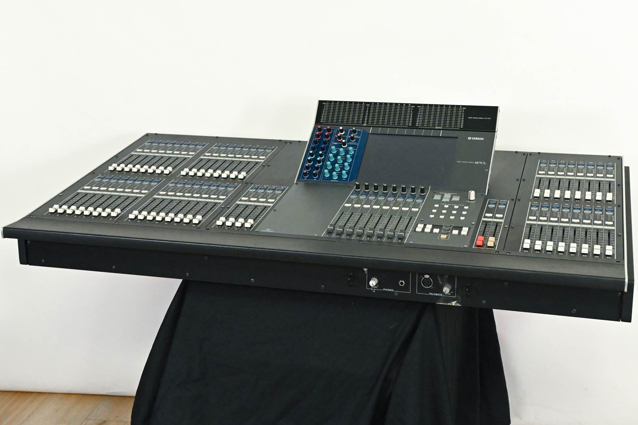 Yamaha M7CL-48 48-Channel Digital Audio Mixing Console