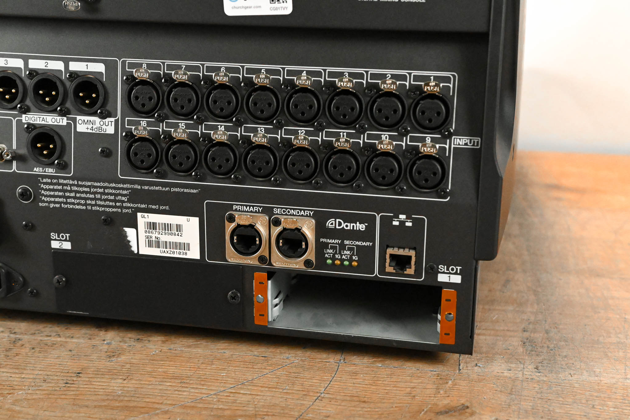 Yamaha QL1 16-Input / 8-Output Digital Mixing Console