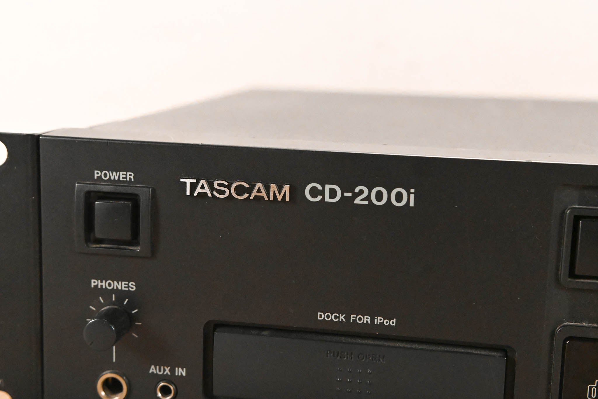 TASCAM CD-200i Rackmountable CD Player with iPod Dock