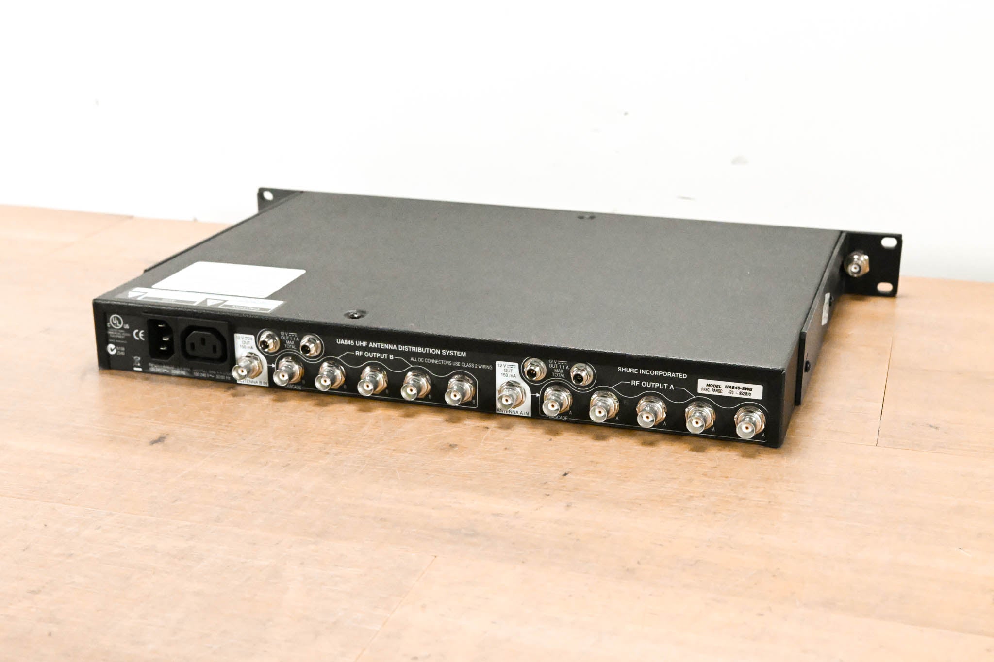 Shure UA845-SWB Antenna Distribution System - 470-952 MHz