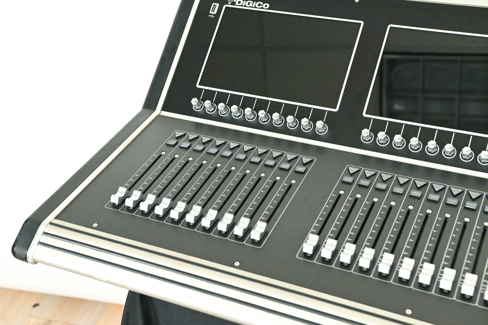 DiGiCo S21 48-Channel Digital Audio Mixing Console