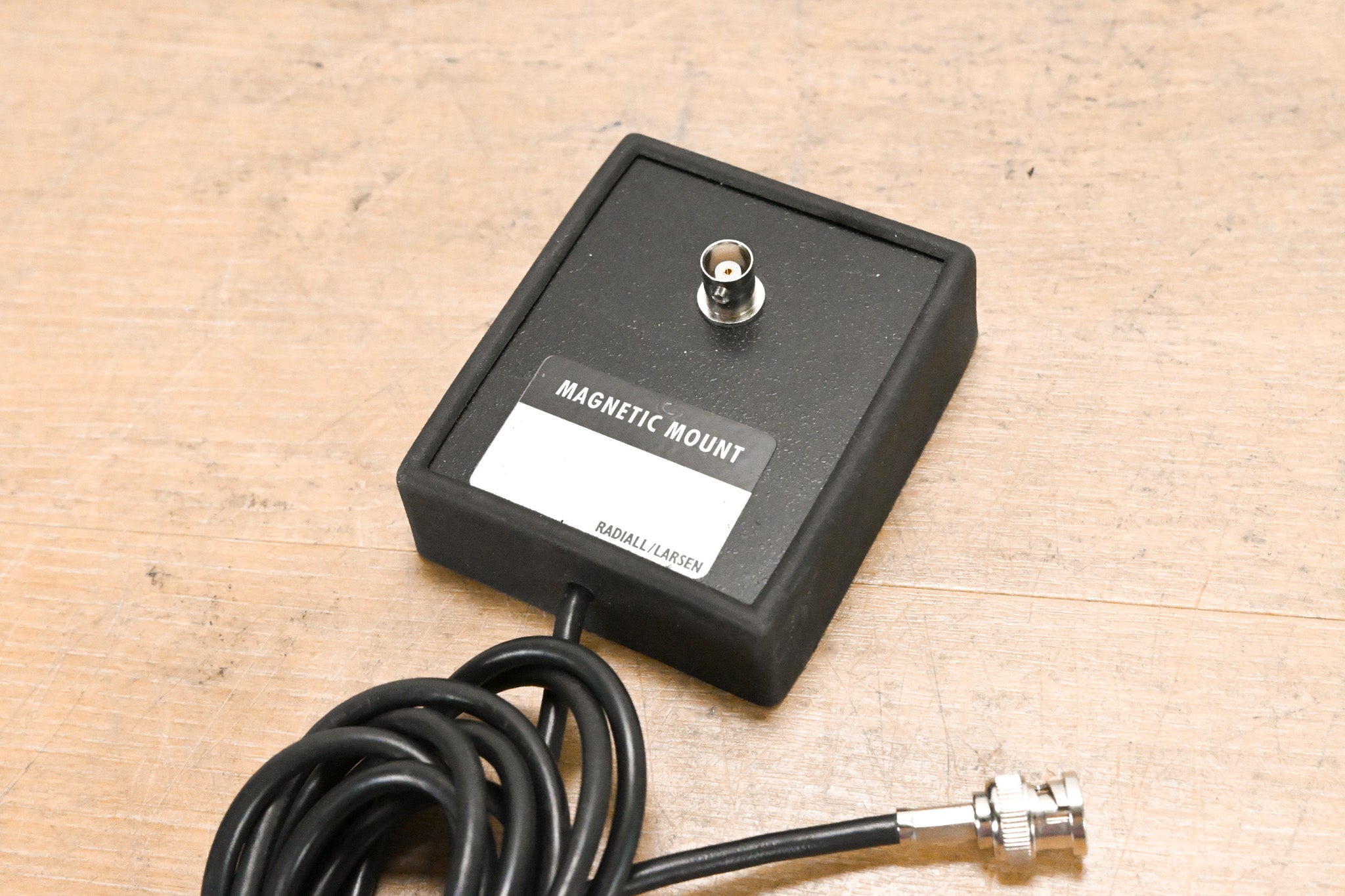 Radiall / Larsen BNC-BNC Magnet Mount