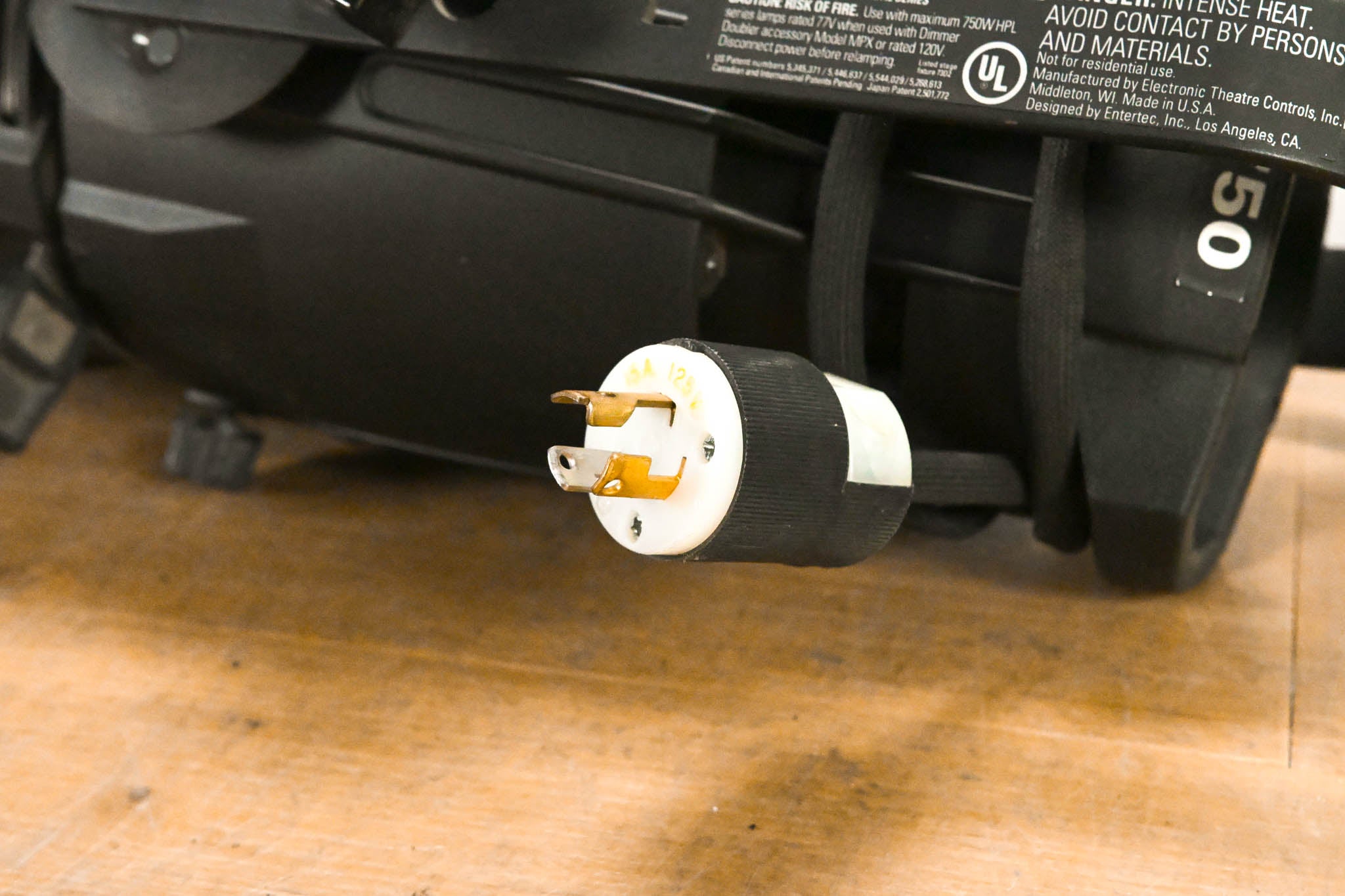 ETC Source Four Zoom 25-50 Degree 750 Ellipsoidal Light