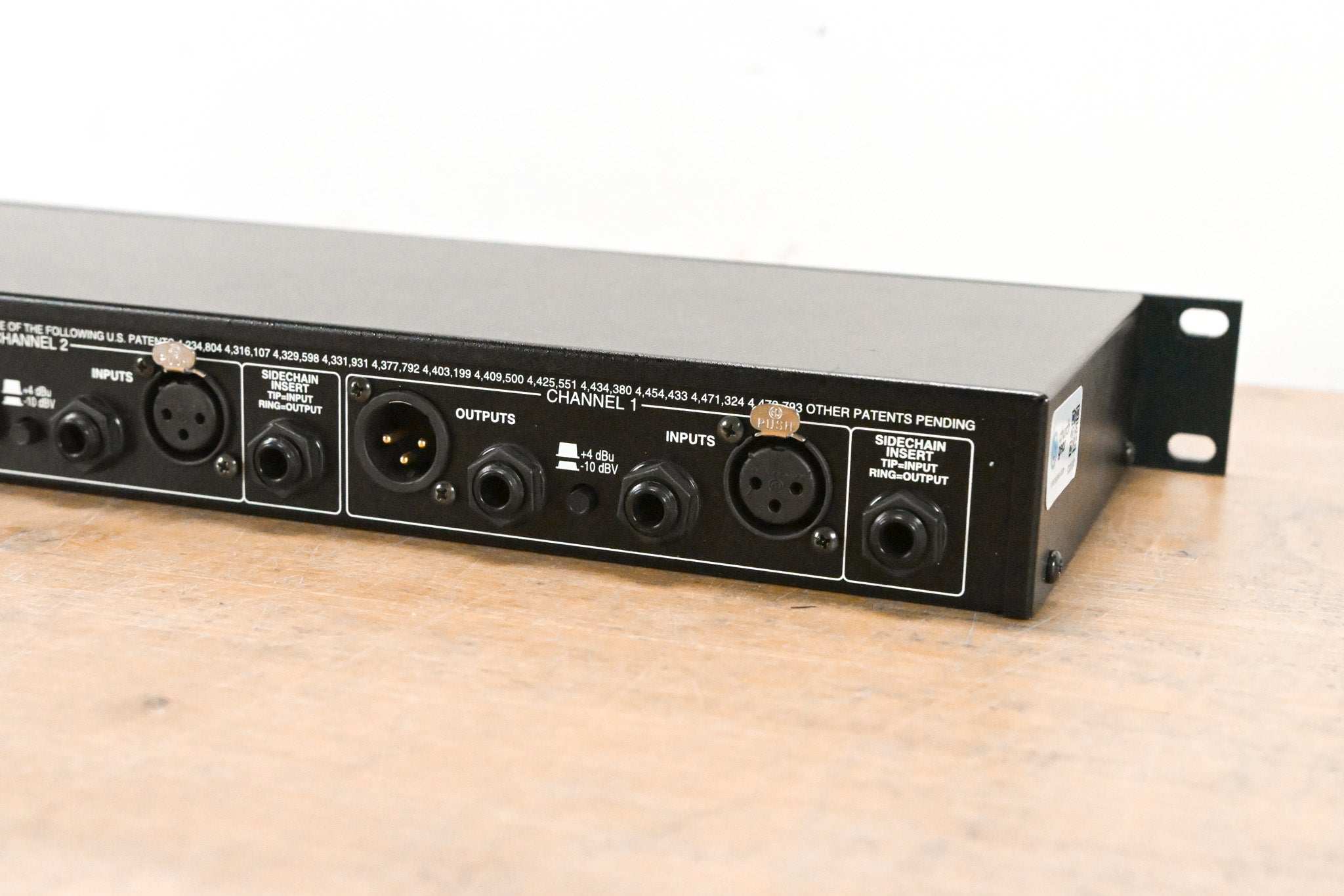 dbx 166XL 2-Channel Compressor/Limiter/Gate