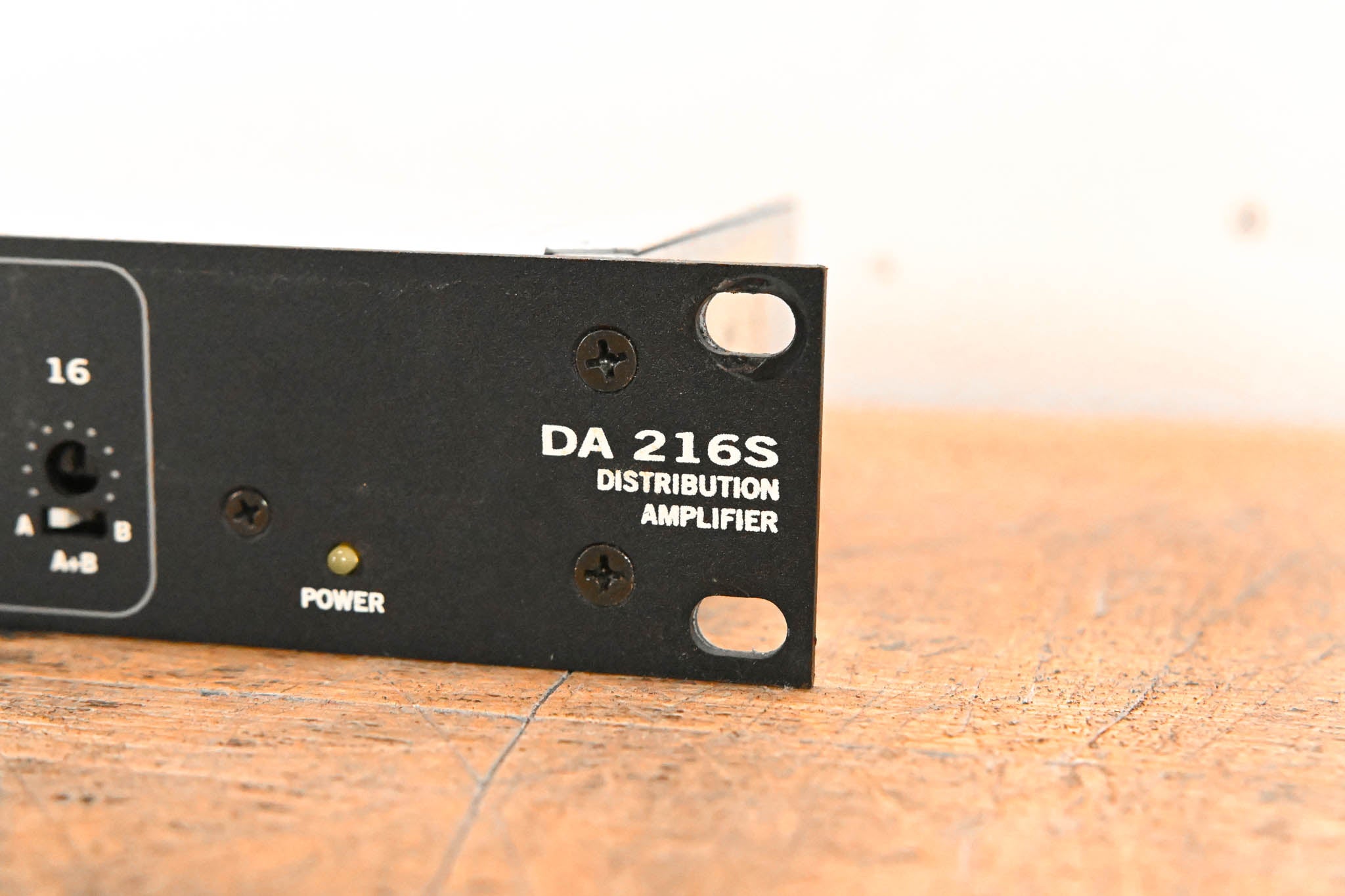 Rane DA216S 2-Input, 16-Output Distribution Line Amplifier