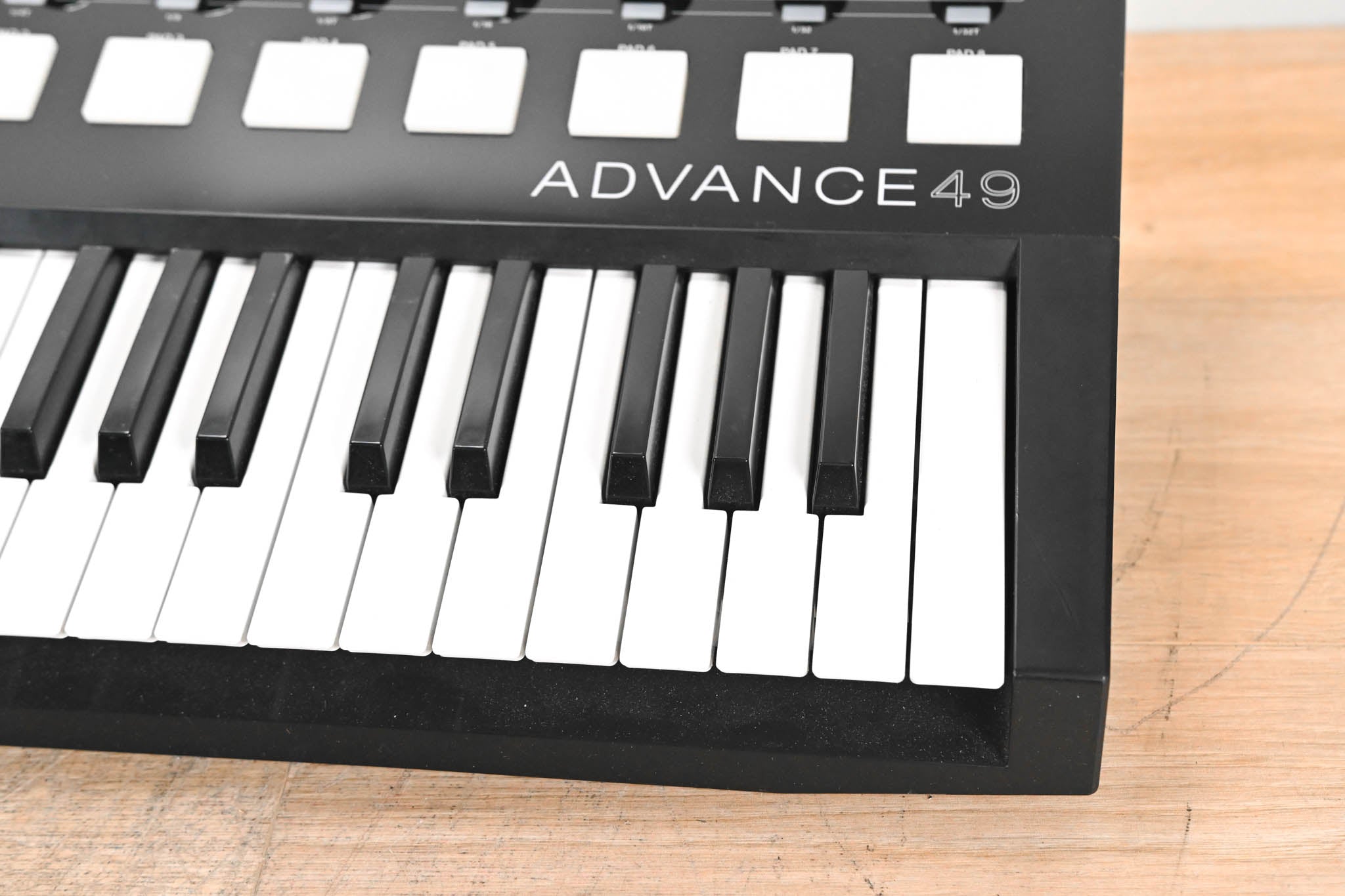 AKAI Advance 49 MIDI Keyboard Controller (NO POWER SUPPLY)