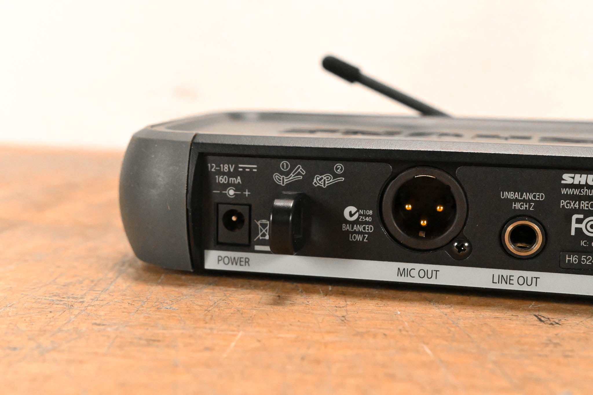 Shure PGX4 Wireless Diversity Receiver - H6 Band: 524-542 MHz (NO