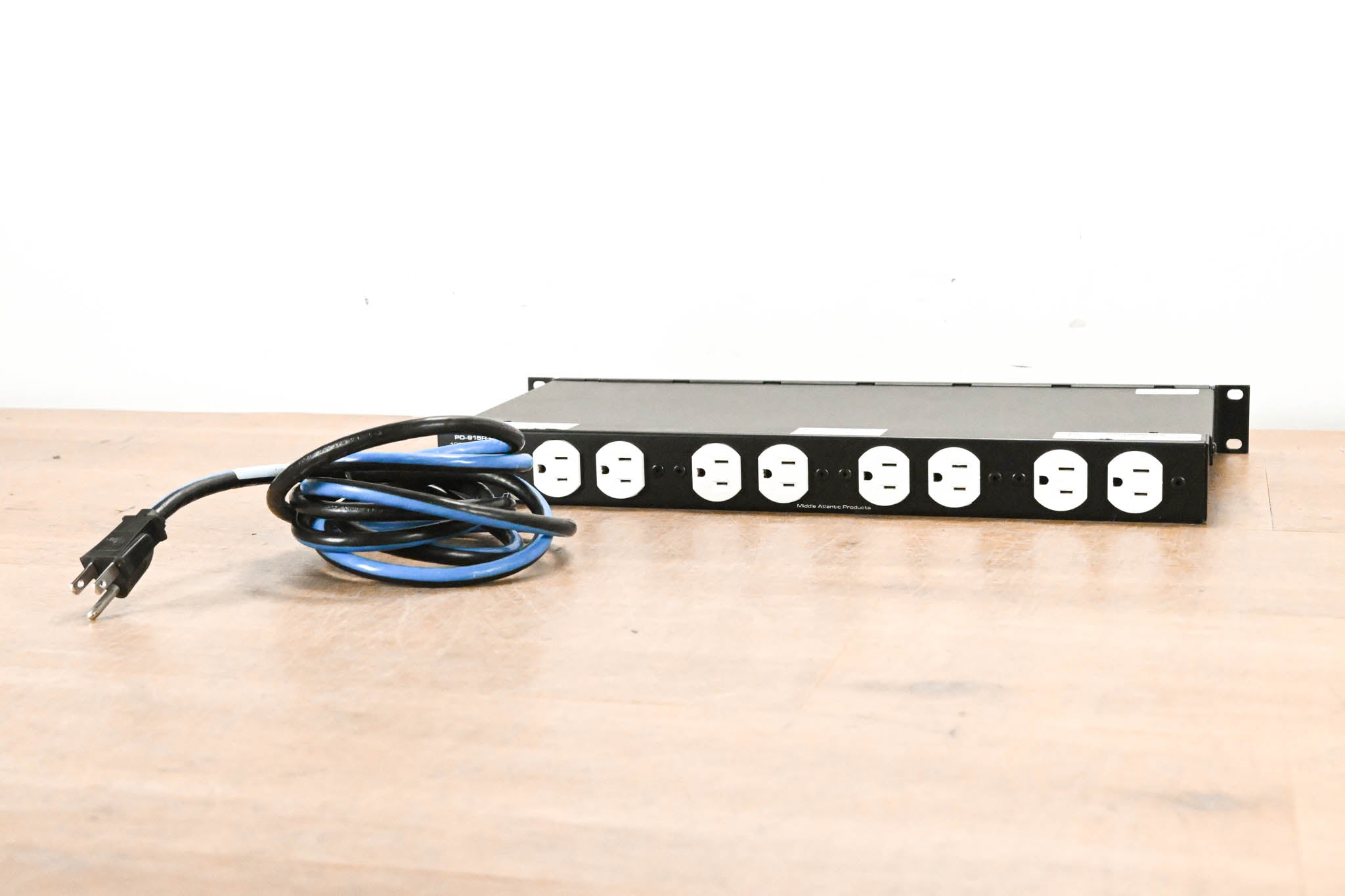 Middle Atlantic PD-915R-PL 9-Outlet Rackmount Power Distribution Unit