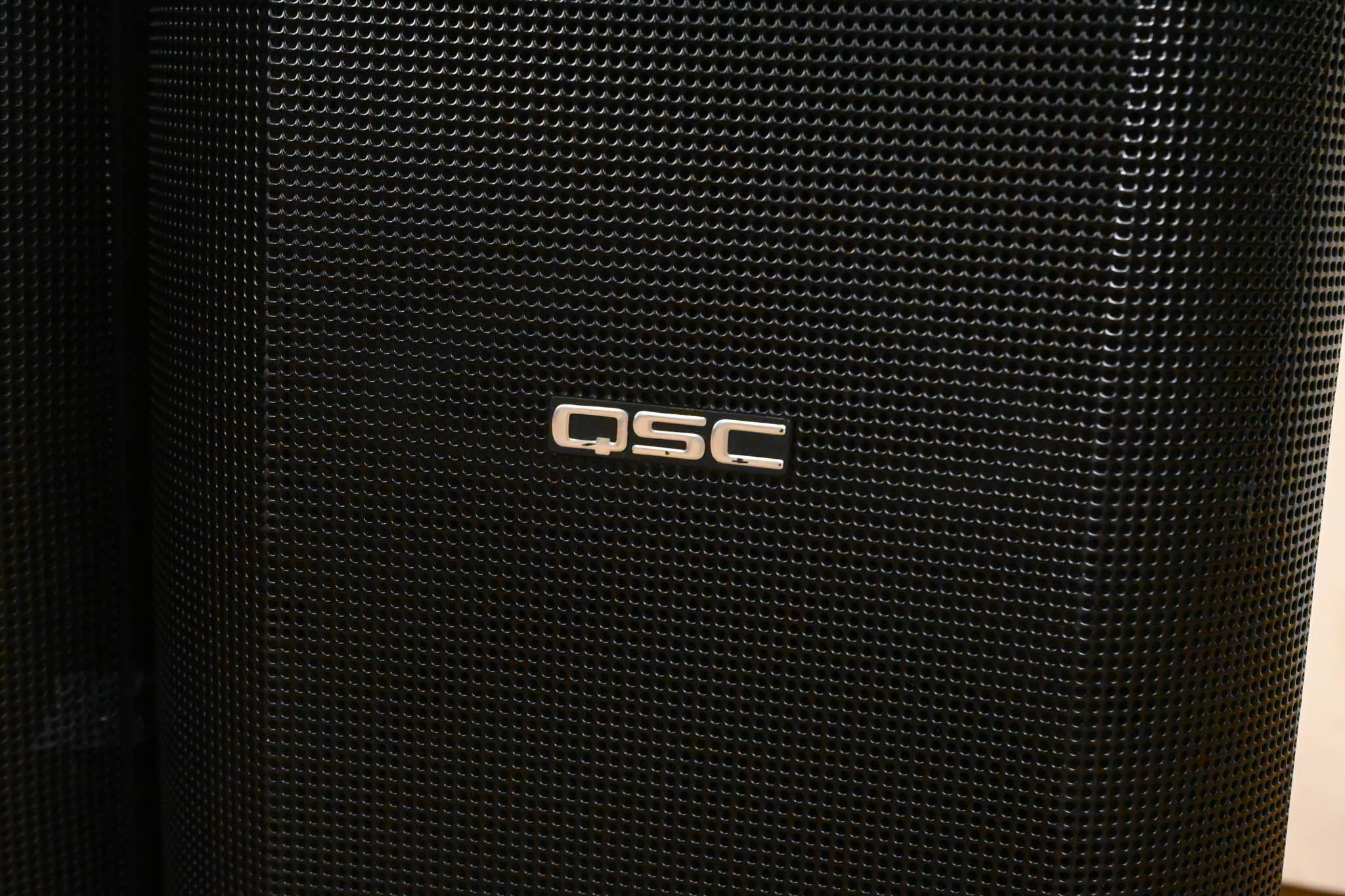 QSC I-82H 8" 2-Way 200-Watt Passive PA Speaker (PAIR)