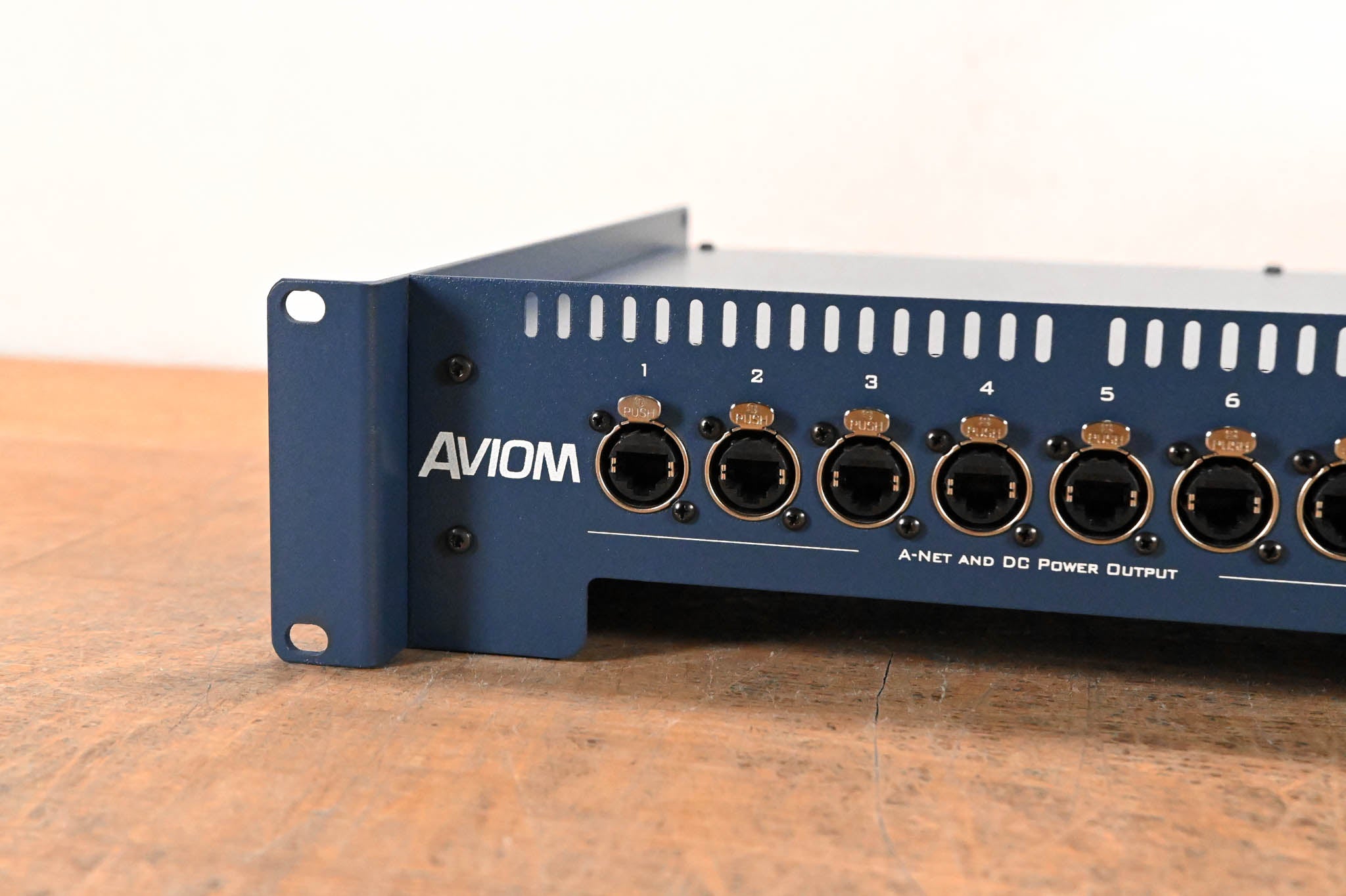 Aviom A-16D Pro A-Net Distributor