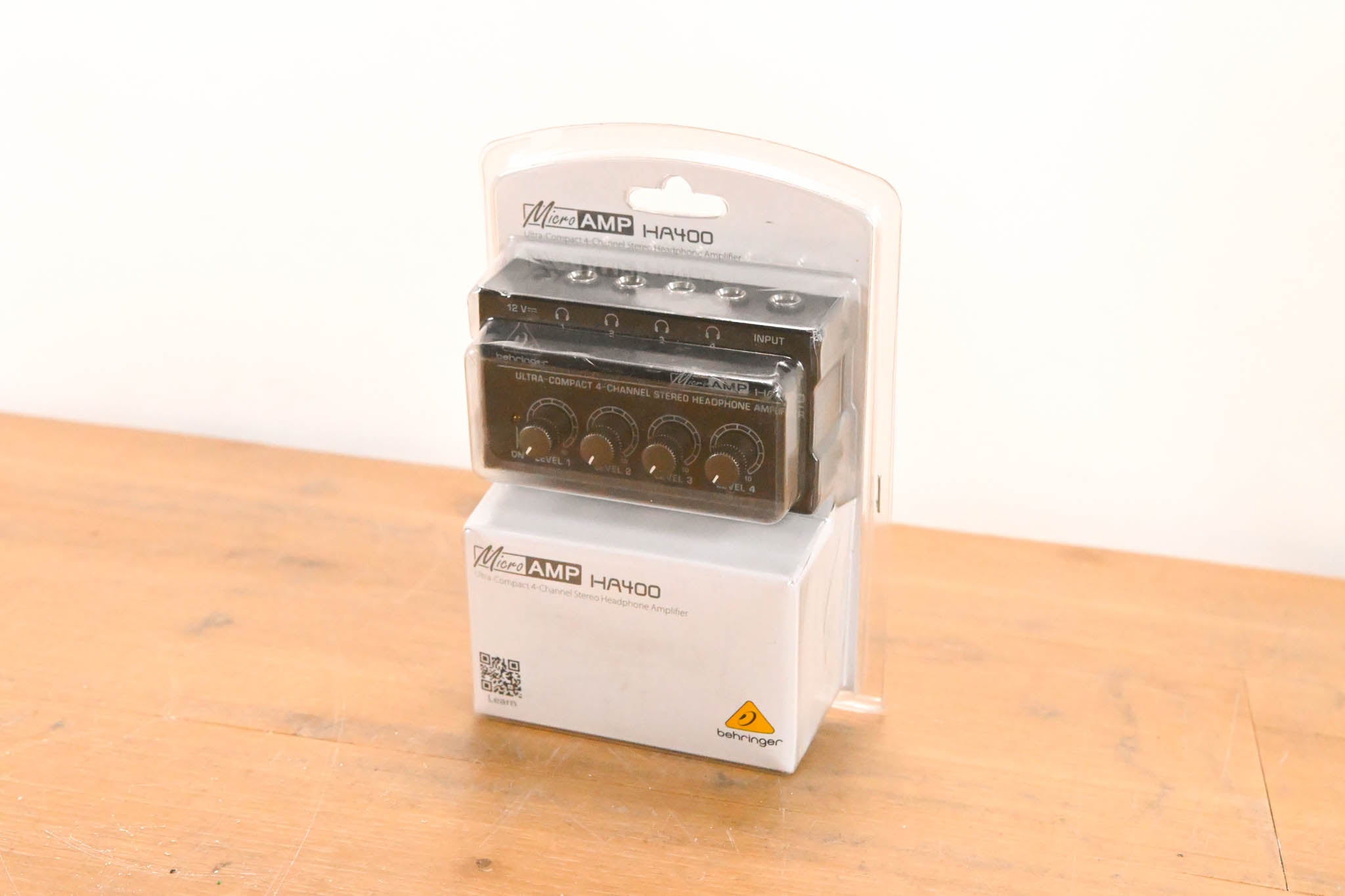 Behringer MicroAMP HA400 Compact 4-Channel Stereo Headphone Amplifier