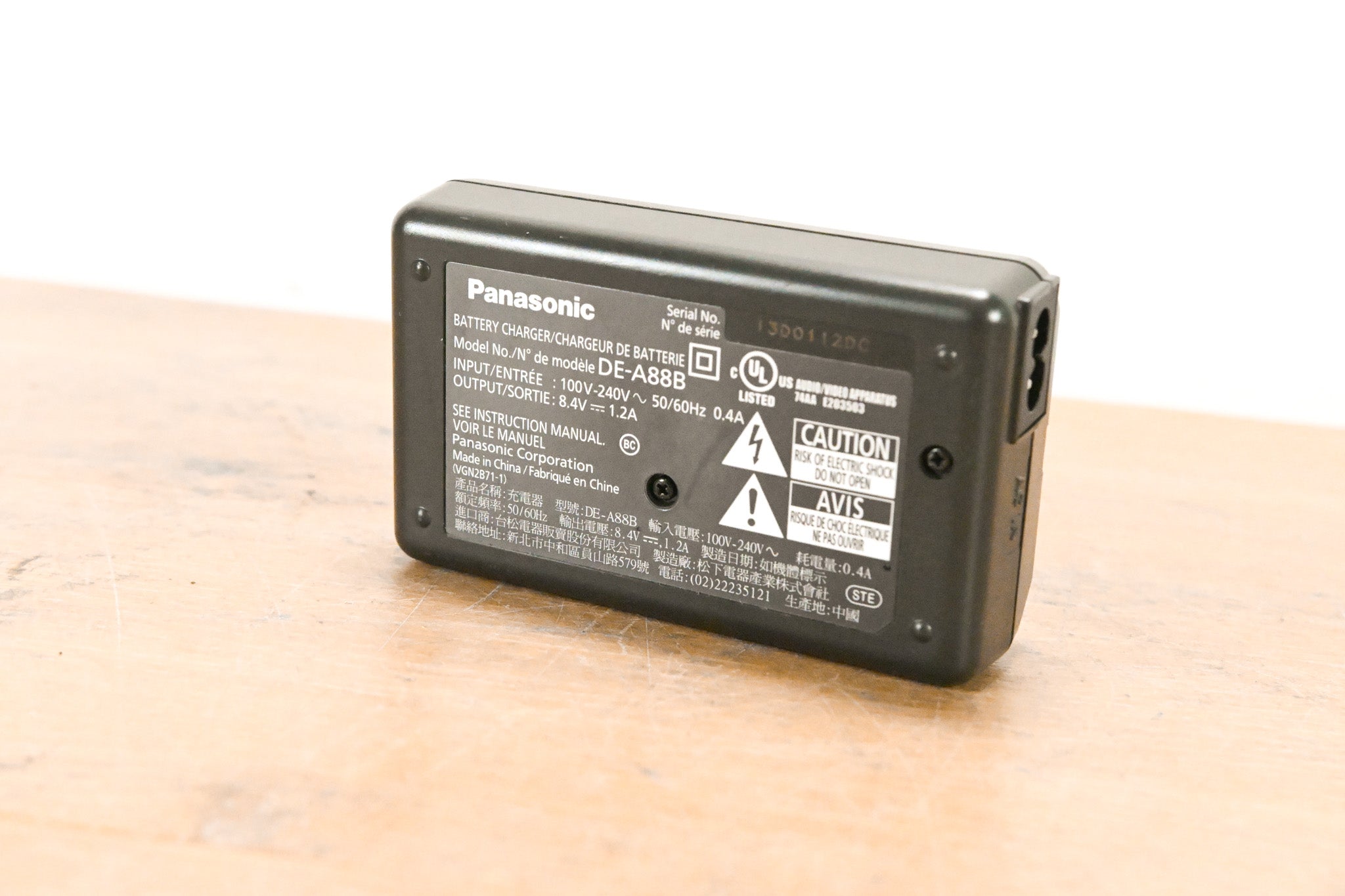 Panasonic DE-A88 Battery Charger (NO POWER SUPPLY)