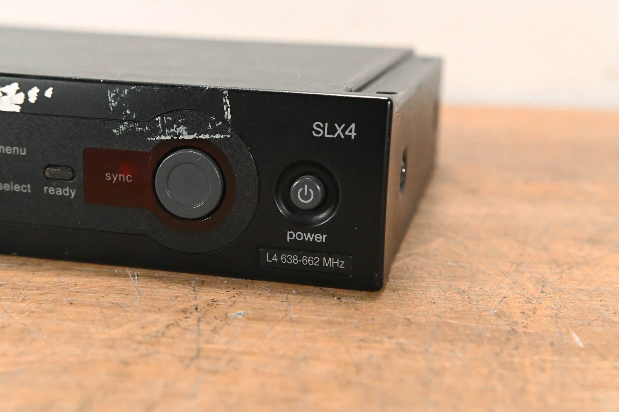 Shure SLX4 Wireless Receiver - L4 Band: 638-662 MHz (NO POWER SUPPLY)