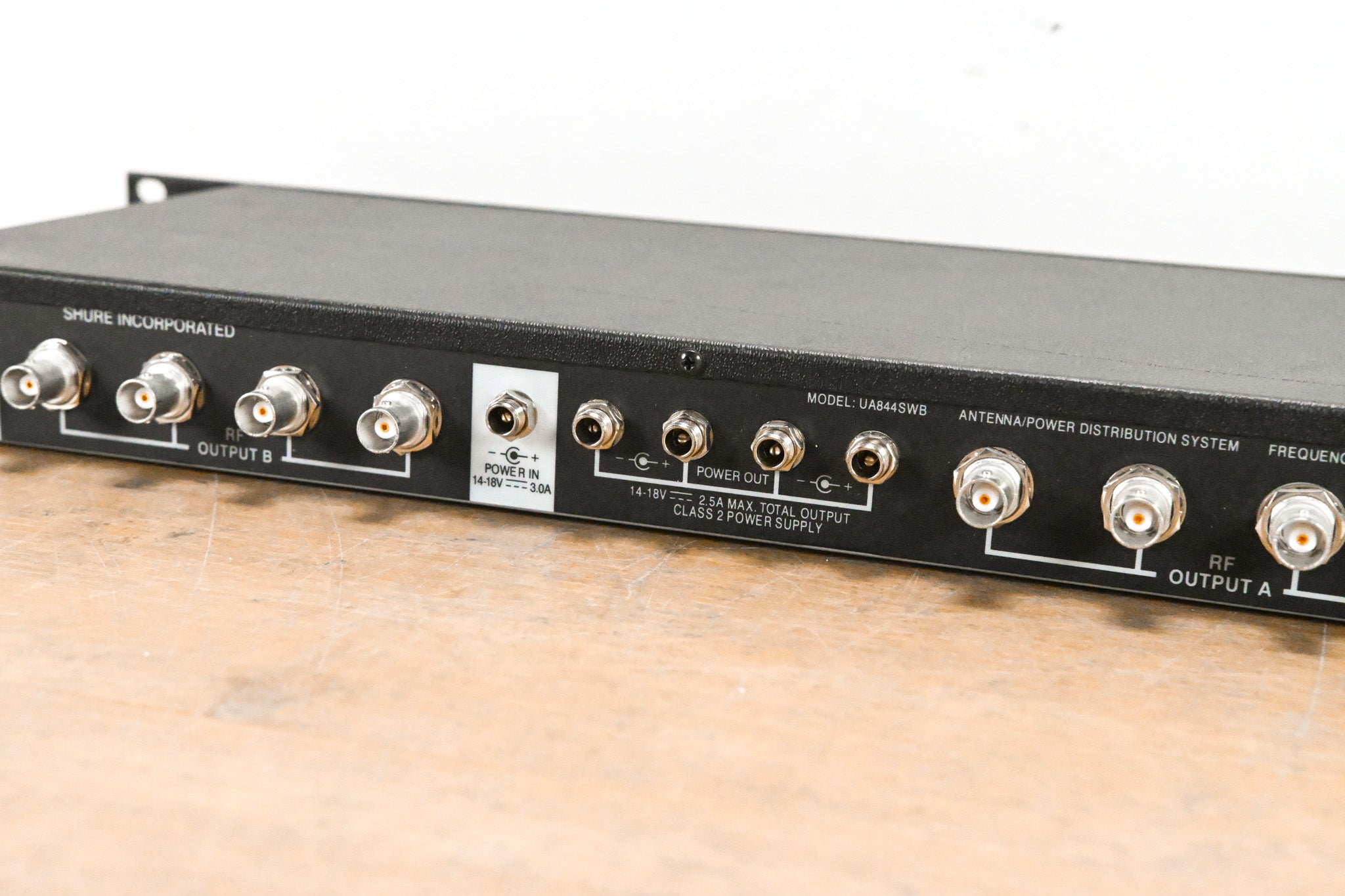 Shure UA844SWB Antenna Distribution System - 470-952 MHz (NO PSU)