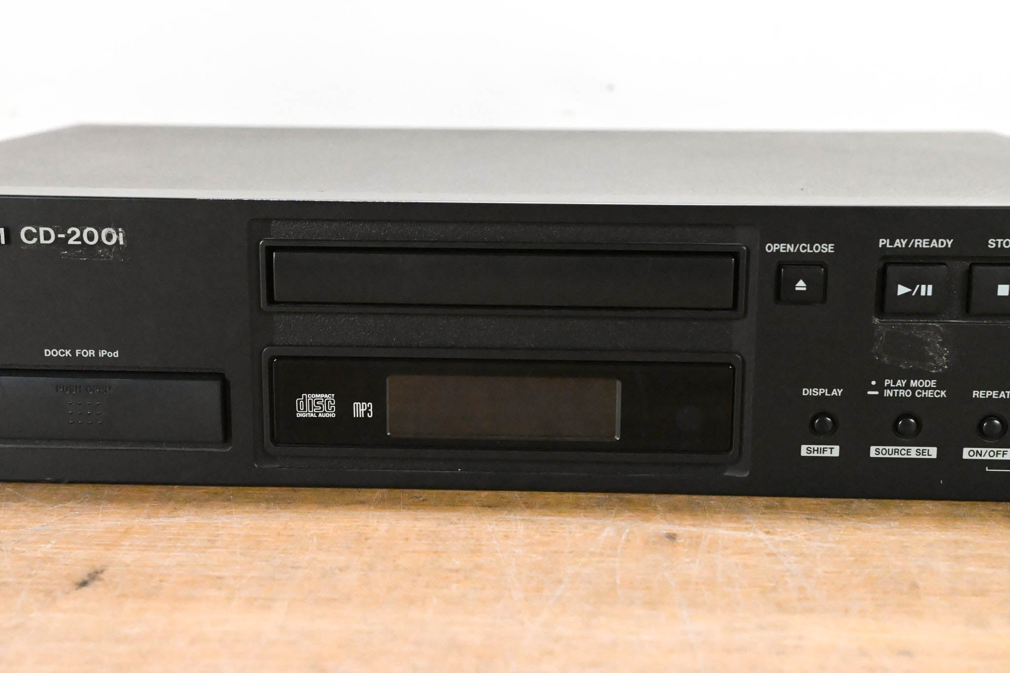TASCAM CD-200i Rackmountable CD Player with iPod Dock