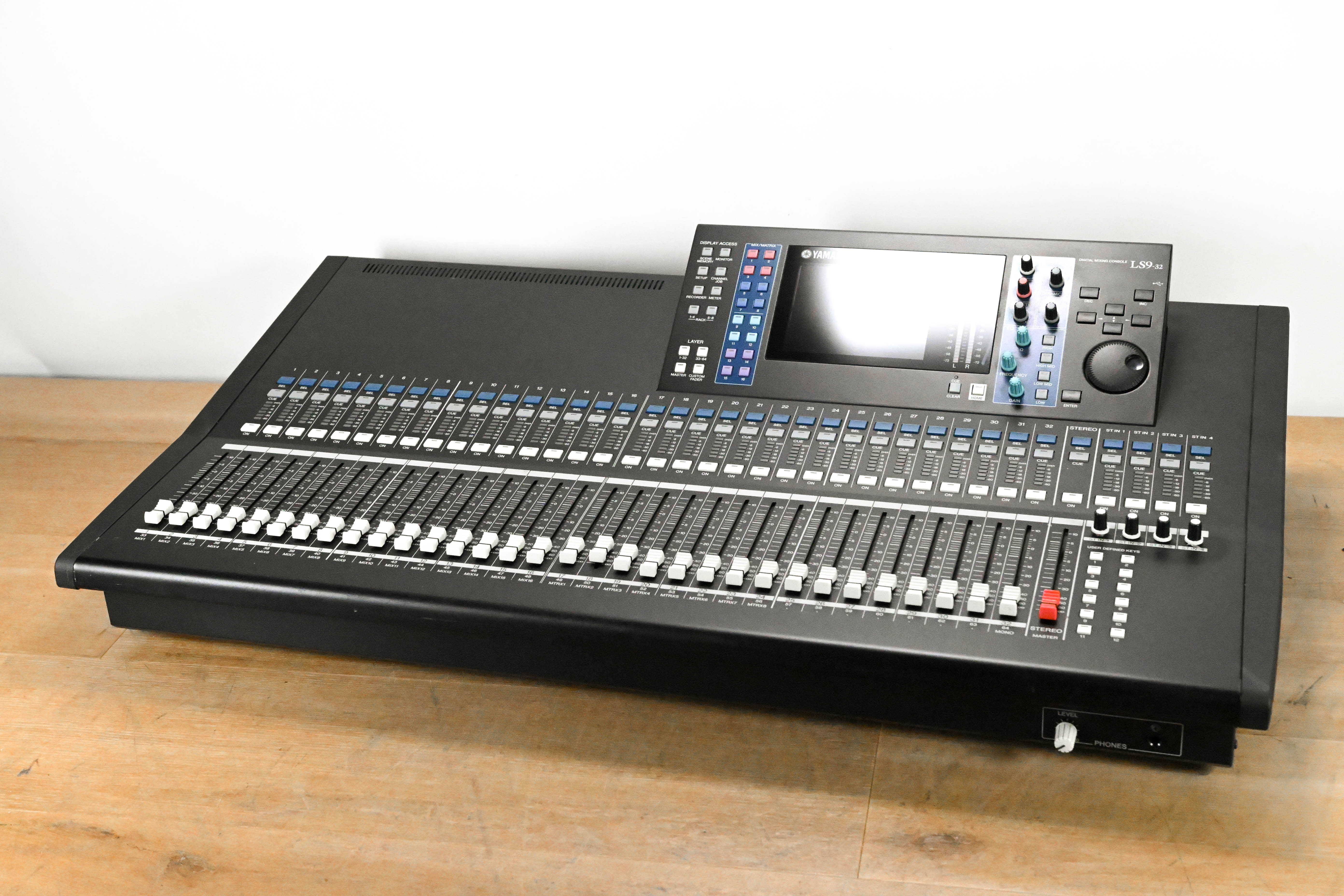 Yamaha LS9-32 32-Input Digital Mixing Console
