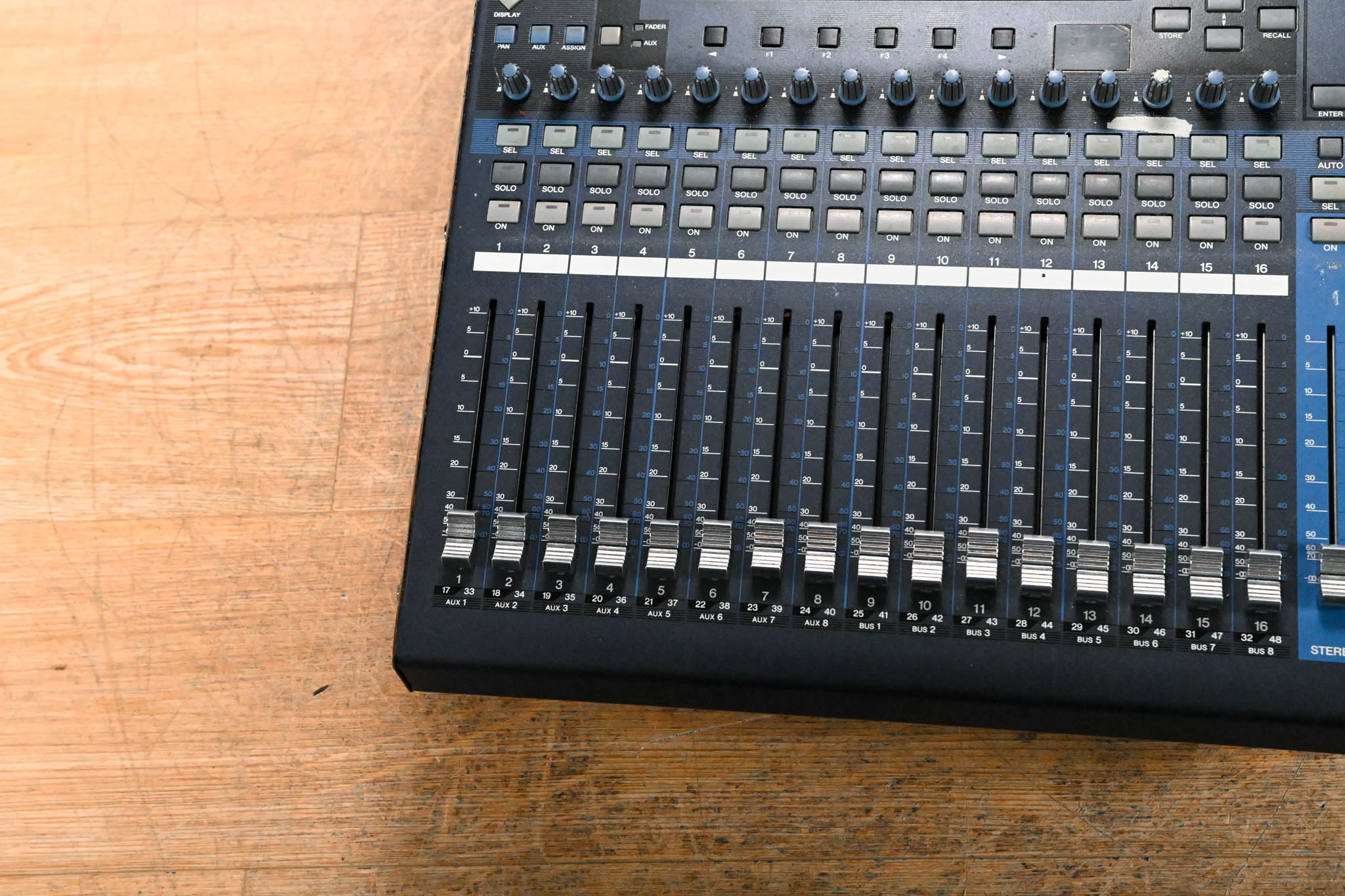 Yamaha DM1000 48-Channel Digital Audio Mixing Console