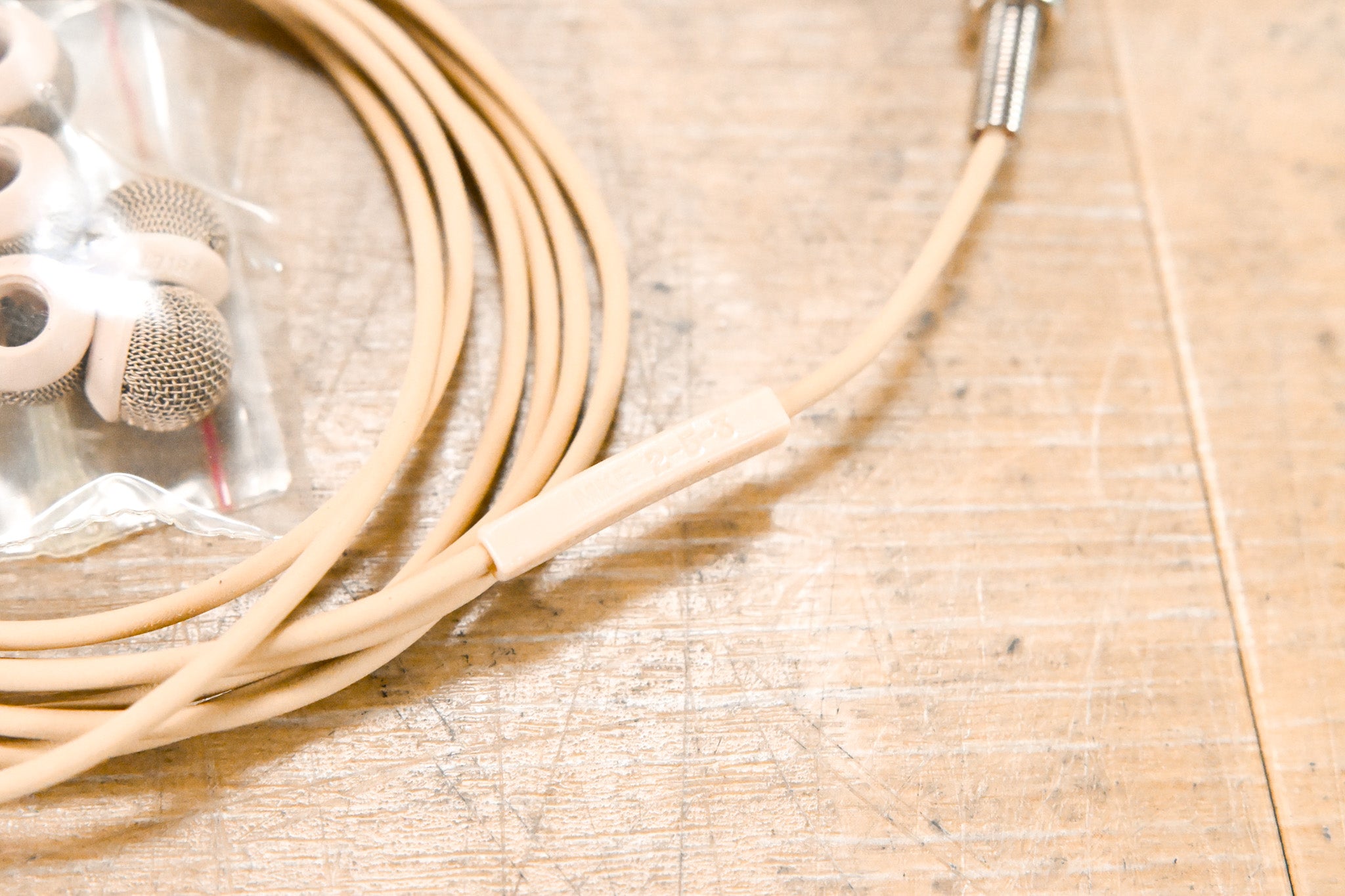 Sennheiser MKE 2 Lavalier Lapel Mic w/ Locking 3.5mm Connector - Beige