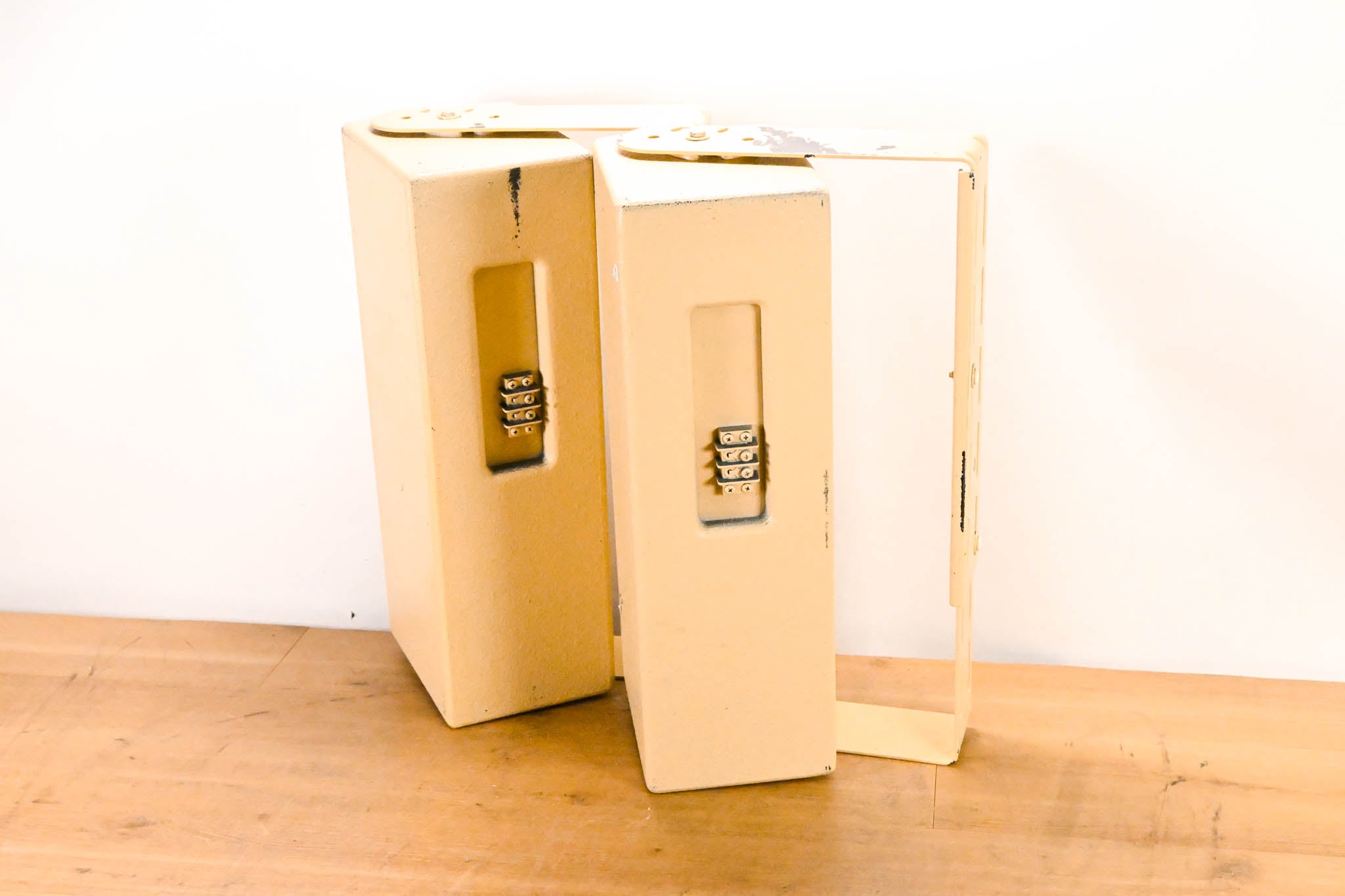 EAW UB52 Two-Way Full-Range Loudspeaker (PAIR)