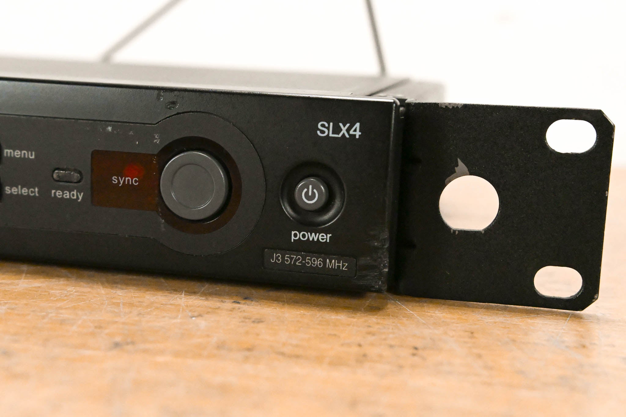 Shure SLX4 Wireless Receiver - J3 Band: 572-596 MHz (NO POWER SUPPLY)