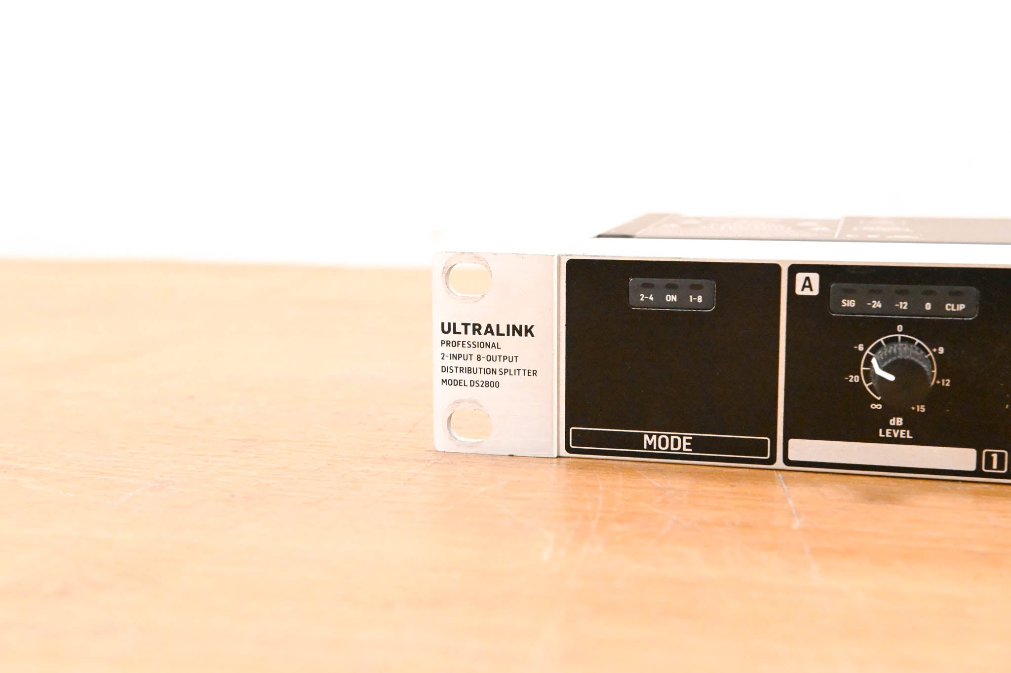 Behringer ULTRALINK DS2800 2-Input 8-Output Distribution Splitter