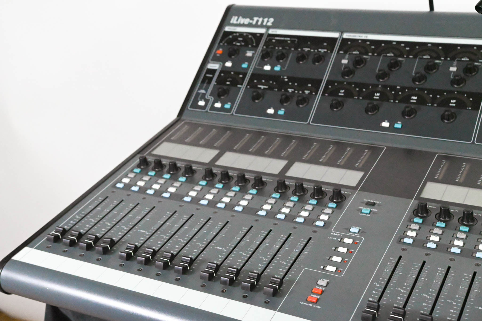 Allen & Heath iLive-T112 Mixing Surface with iDR-48 Fixed Format MixRack