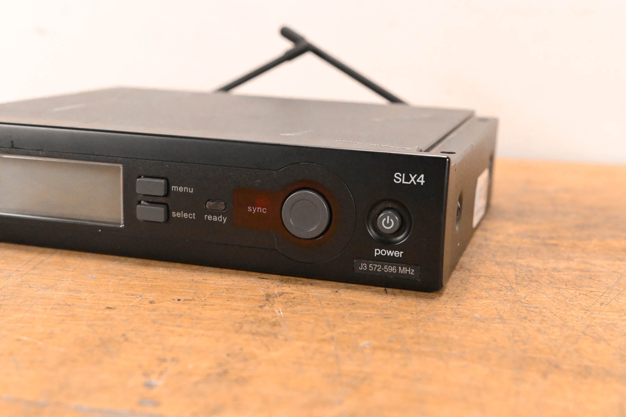 Shure SLX4 Wireless Receiver - J3 Band: 572-596 MHz (NO POWER SUPPLY)