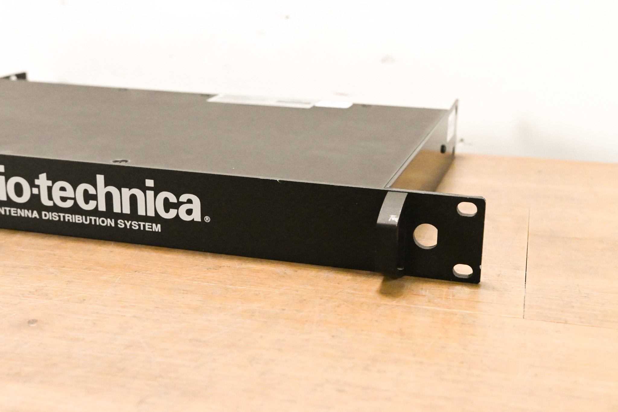 Audio-Technica AEW-DA550C UHF Antenna Distribution System: 540-564 MHz